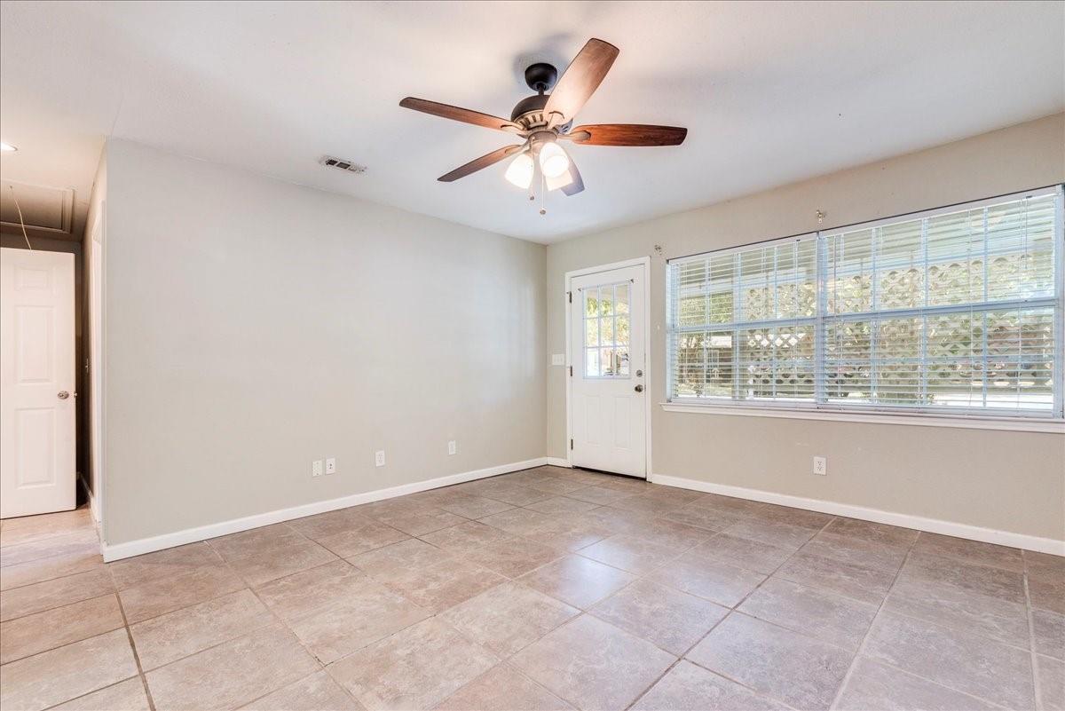 609 Cottonwood St, Lockhart, TX 78644