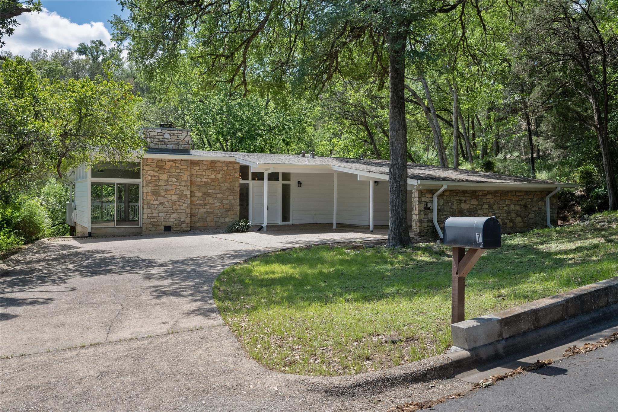 7 Hull Circle Dr, Austin, TX 78746