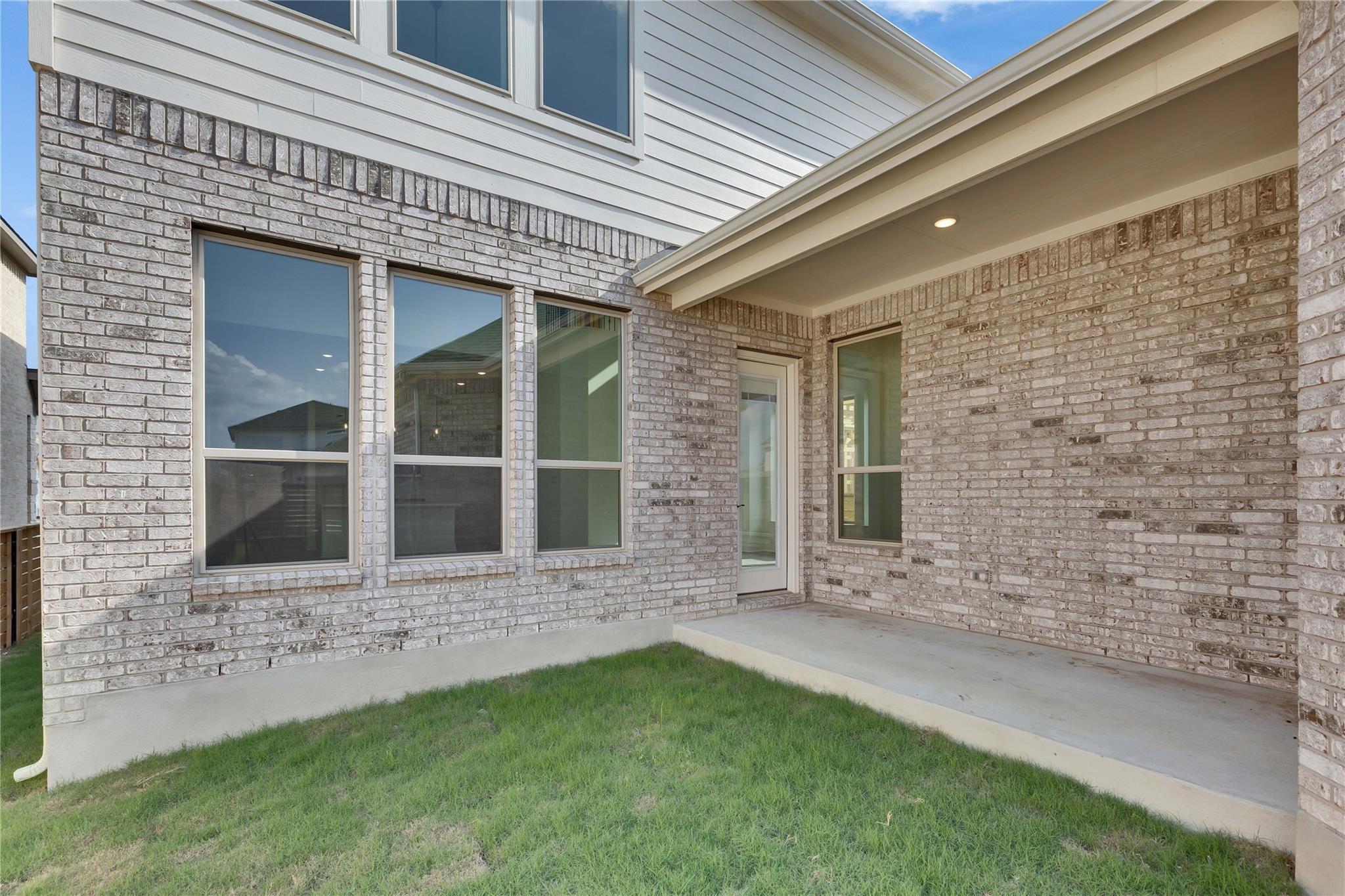 105 Royal Fern Rd, Hutto, TX 78634
