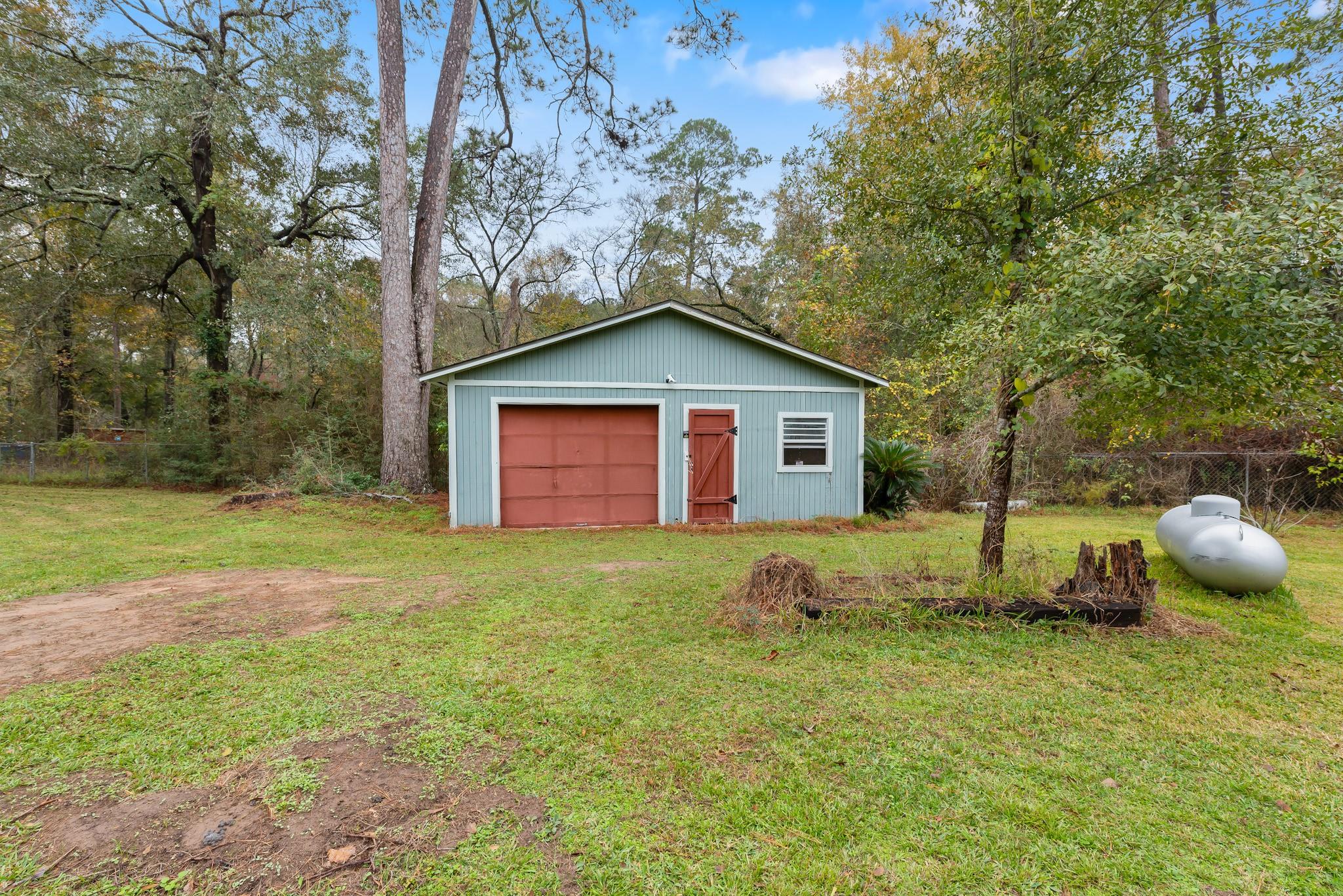 20024 W Lakeshore Dr, Magnolia, TX 77355