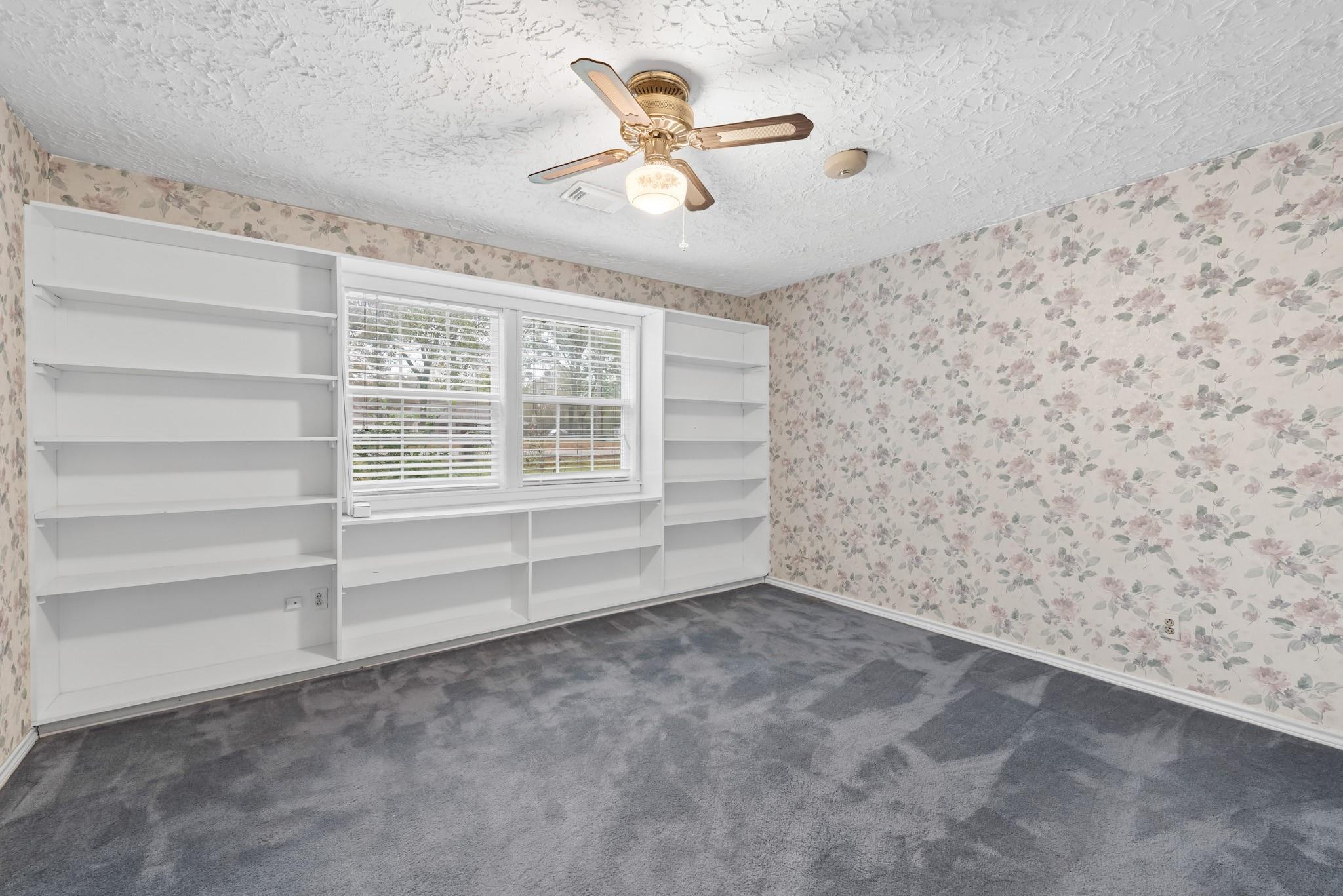 20024 W Lakeshore Dr, Magnolia, TX 77355