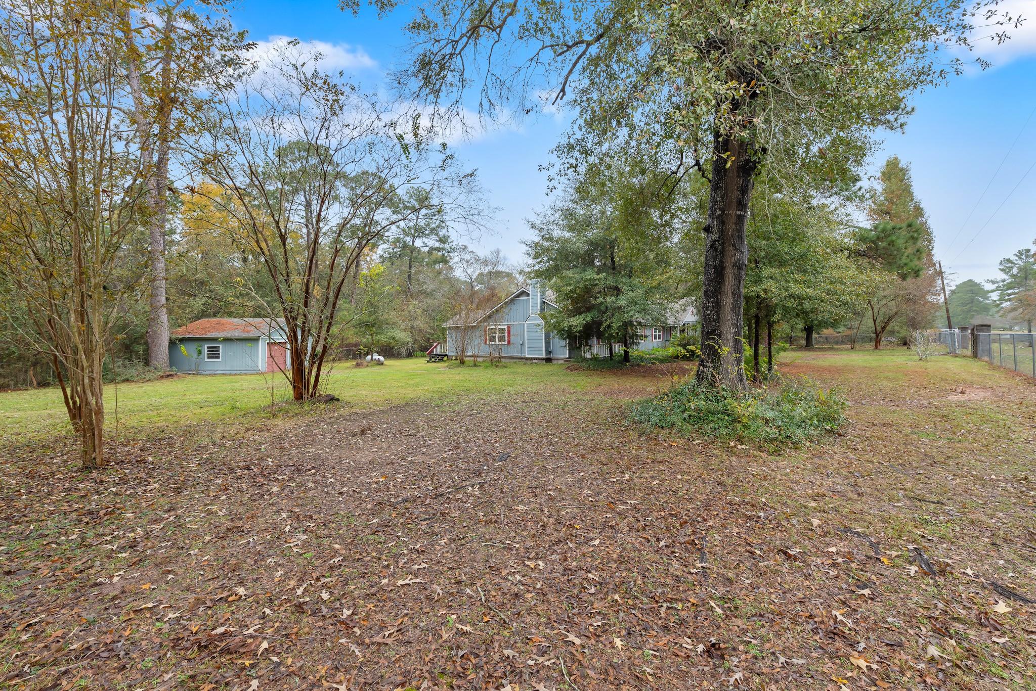 20024 W Lakeshore Dr, Magnolia, TX 77355