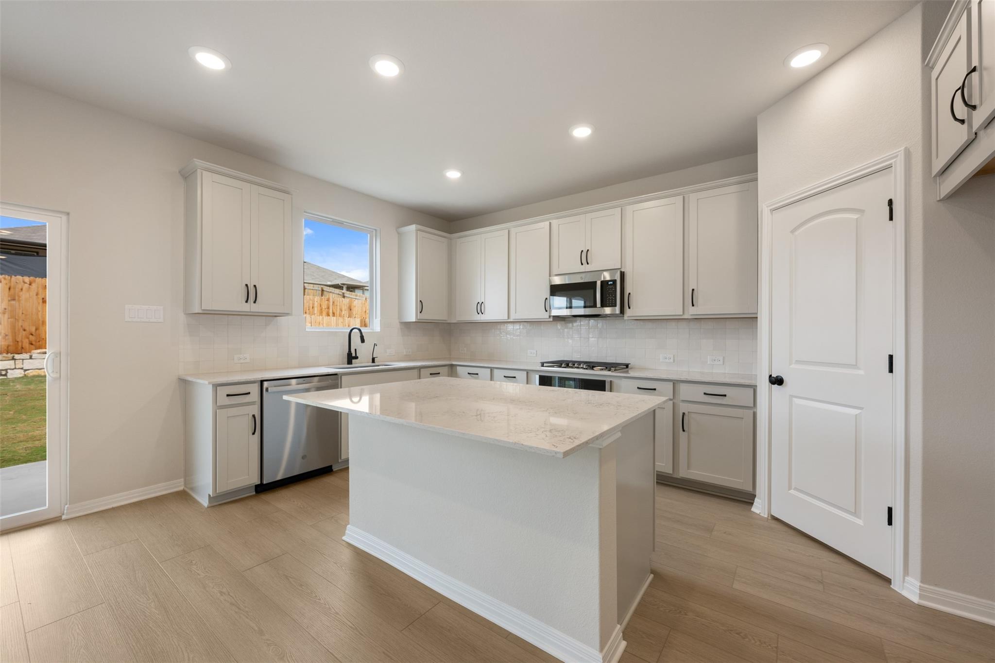 731 Palo Brea Loop, Hutto, TX 78634