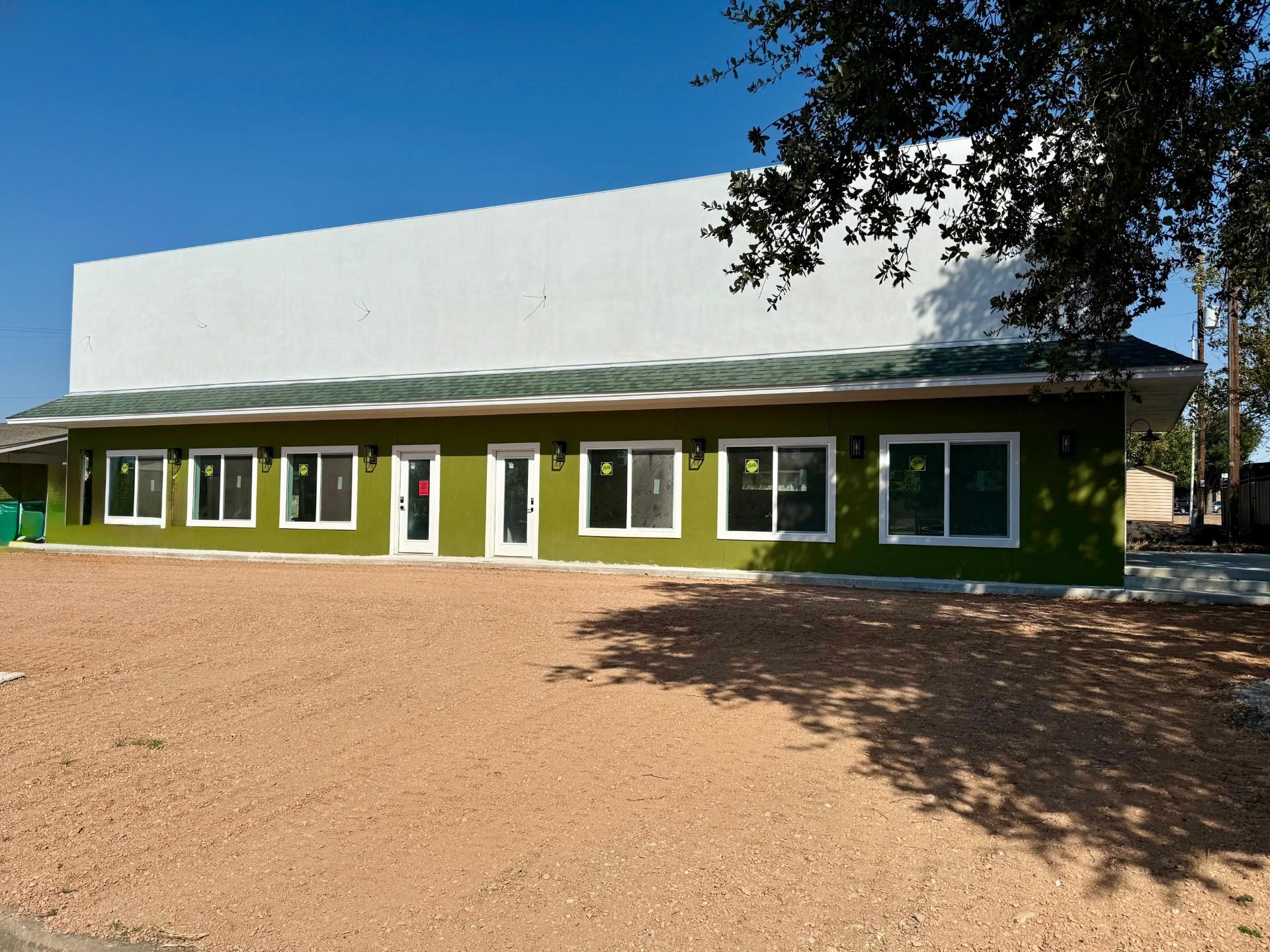 100 Paula Ln, Taylor, TX 76574