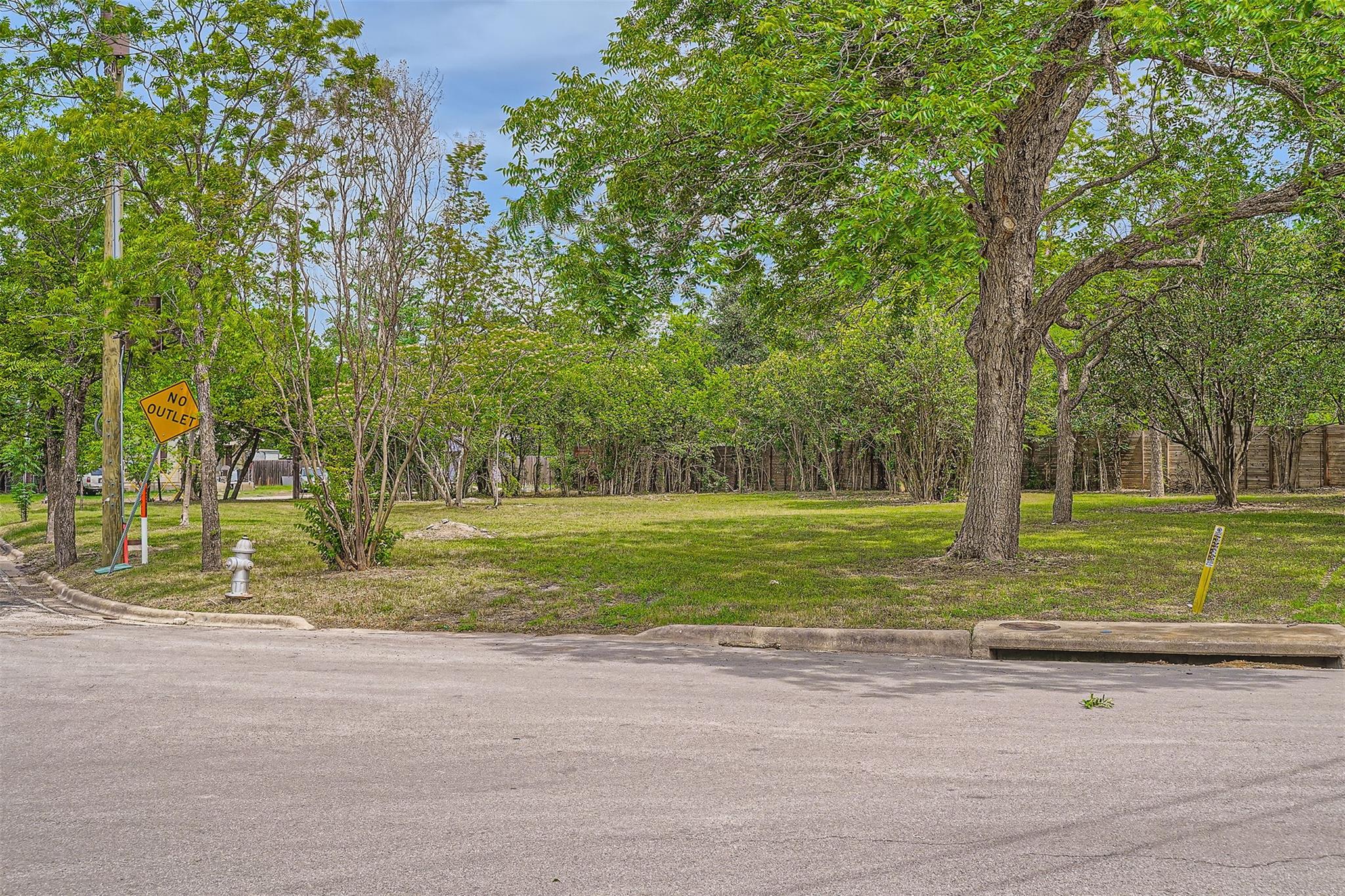 401 Oak Plz, Austin, TX 78753