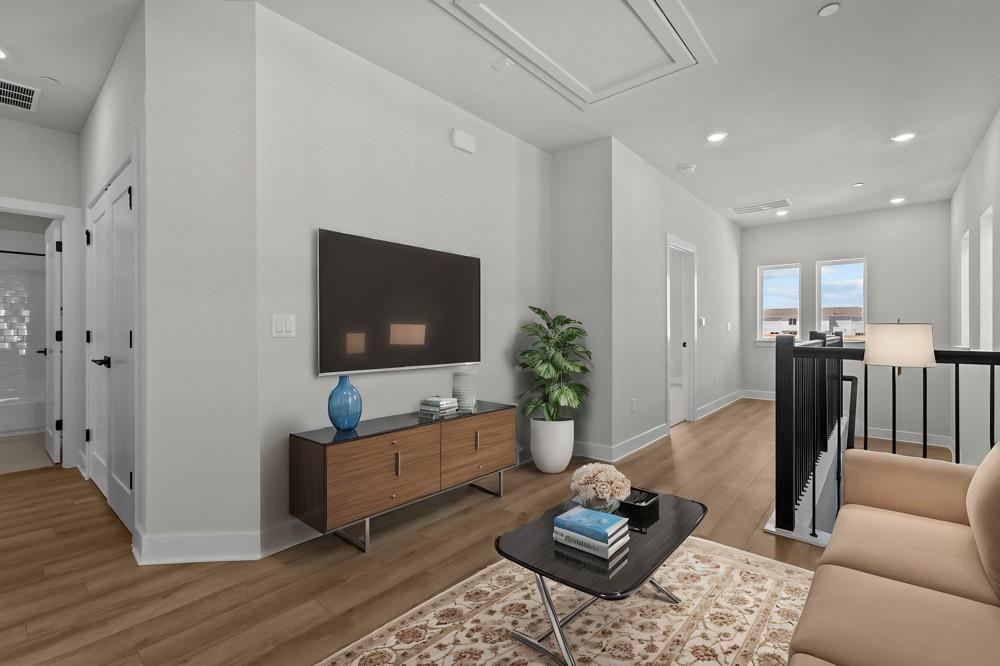 1023 Lucinda Williams Dr, Austin, TX 78744