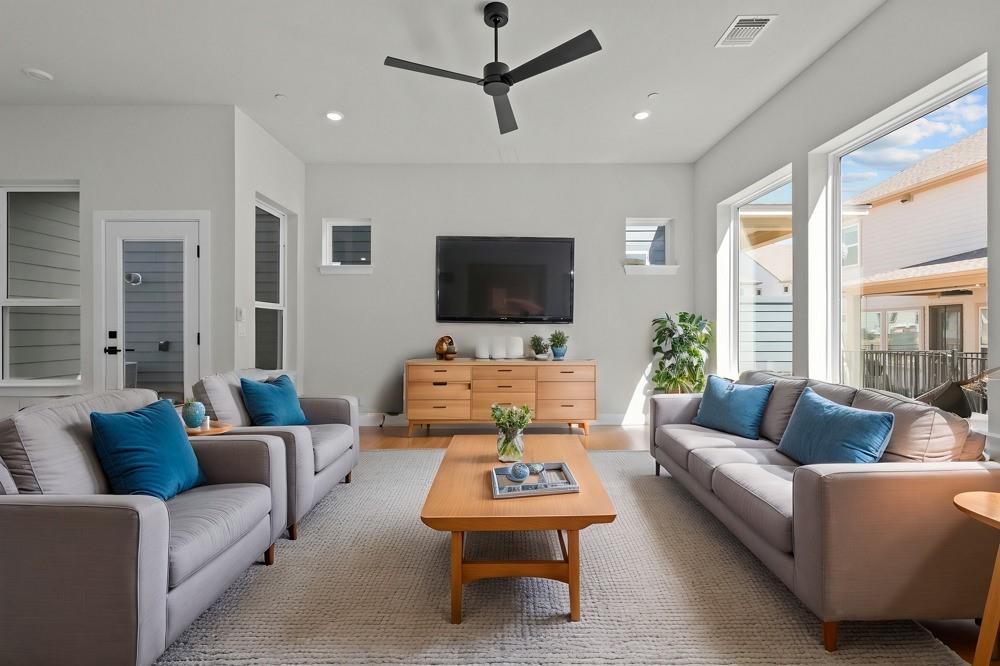 1023 Lucinda Williams Dr, Austin, TX 78744