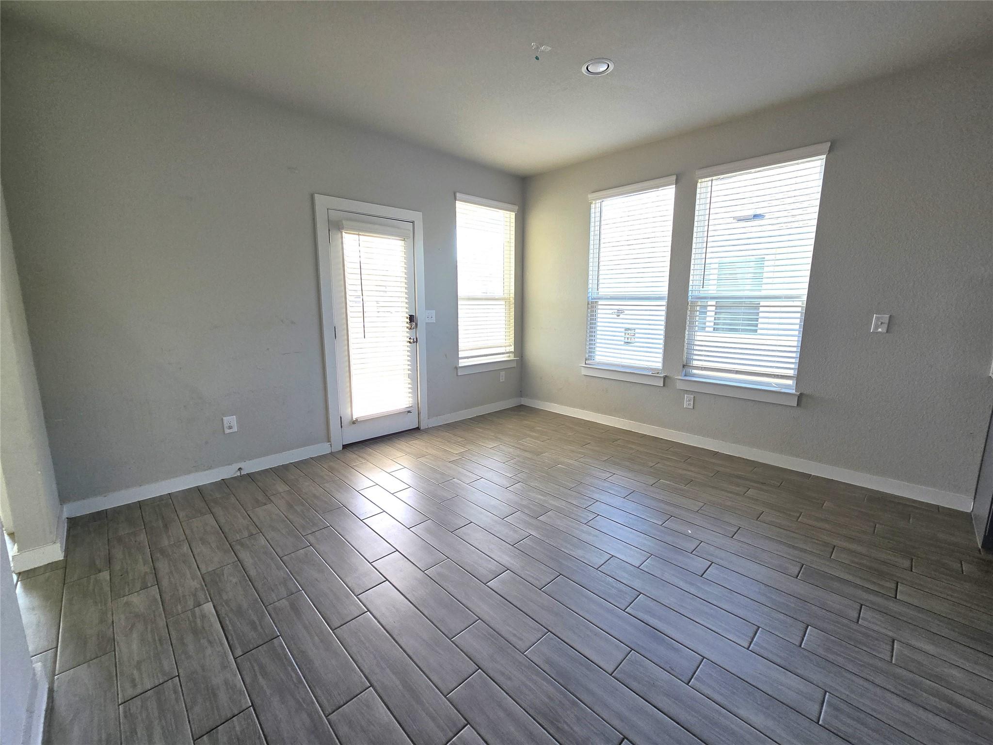 141 Appleberry Ln, Elgin, TX 78621