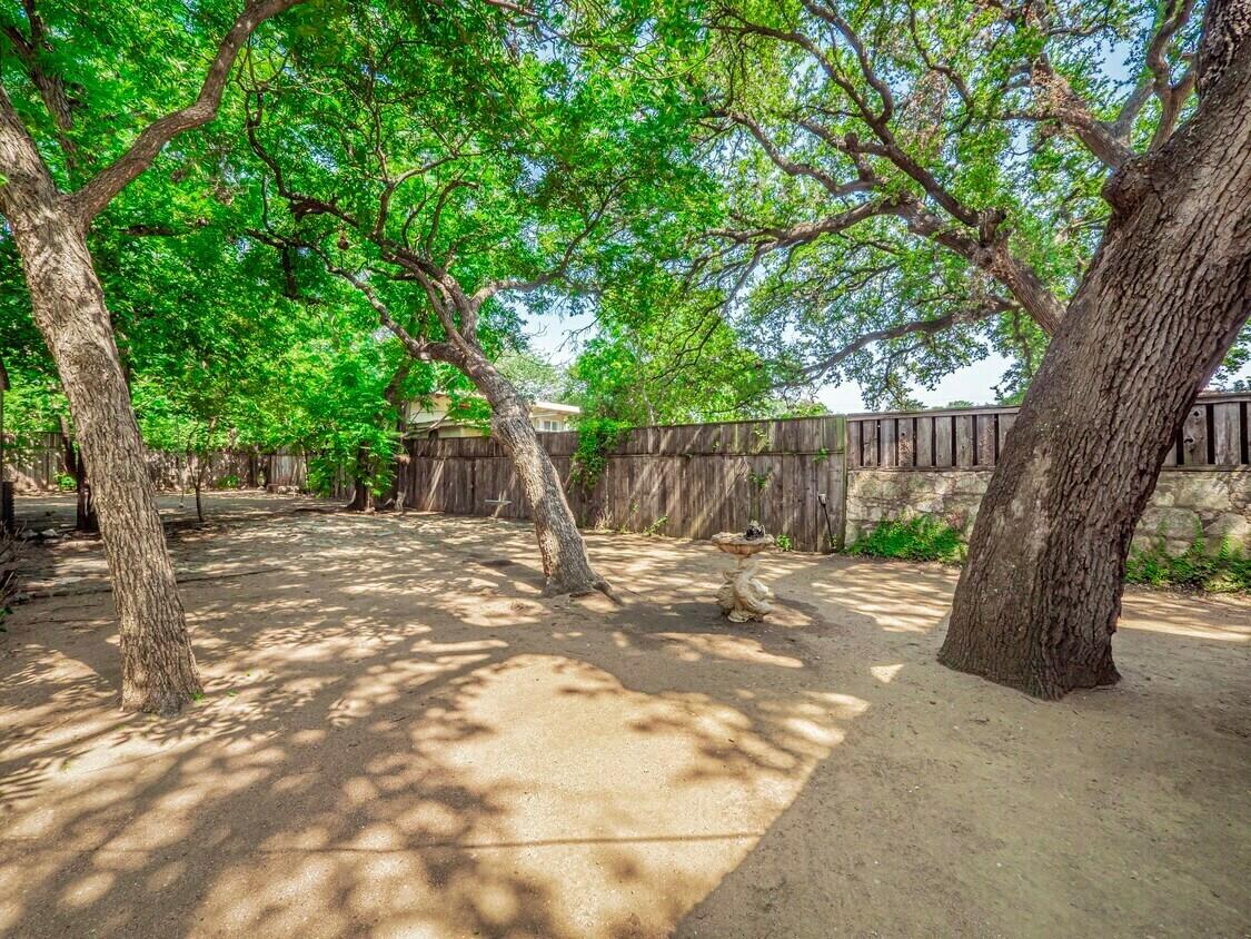 1159 Navasota St, Austin, TX 78702