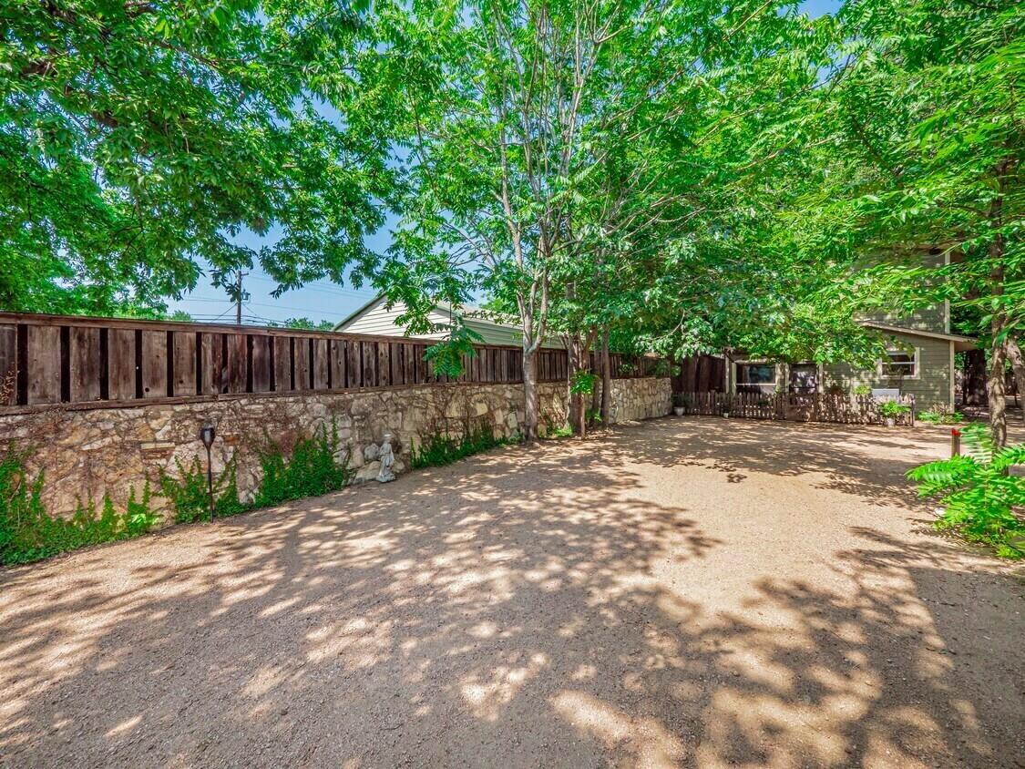 1159 Navasota St, Austin, TX 78702
