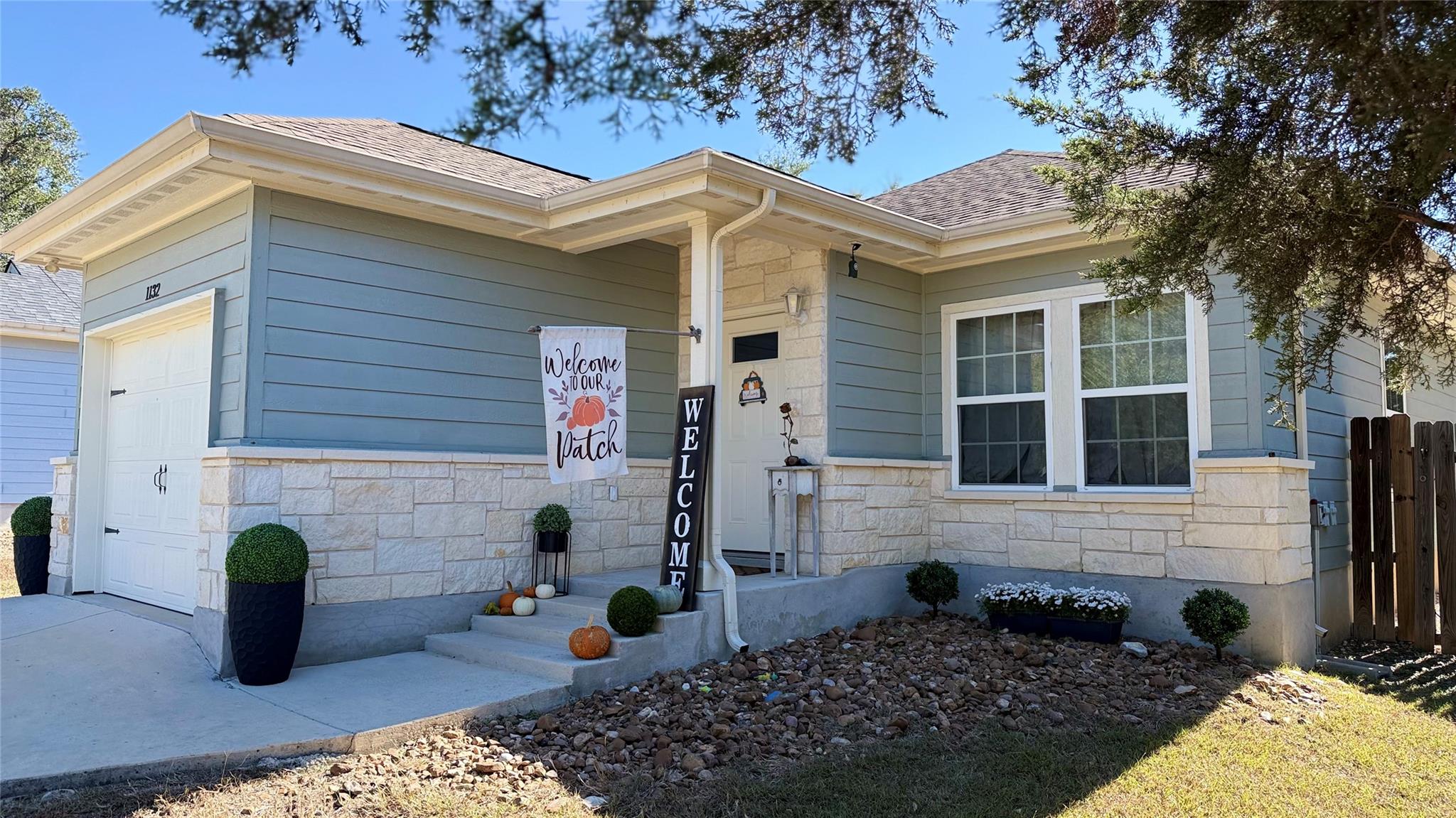 1132 Rhinestone Dr, Canyon Lake, TX 78133