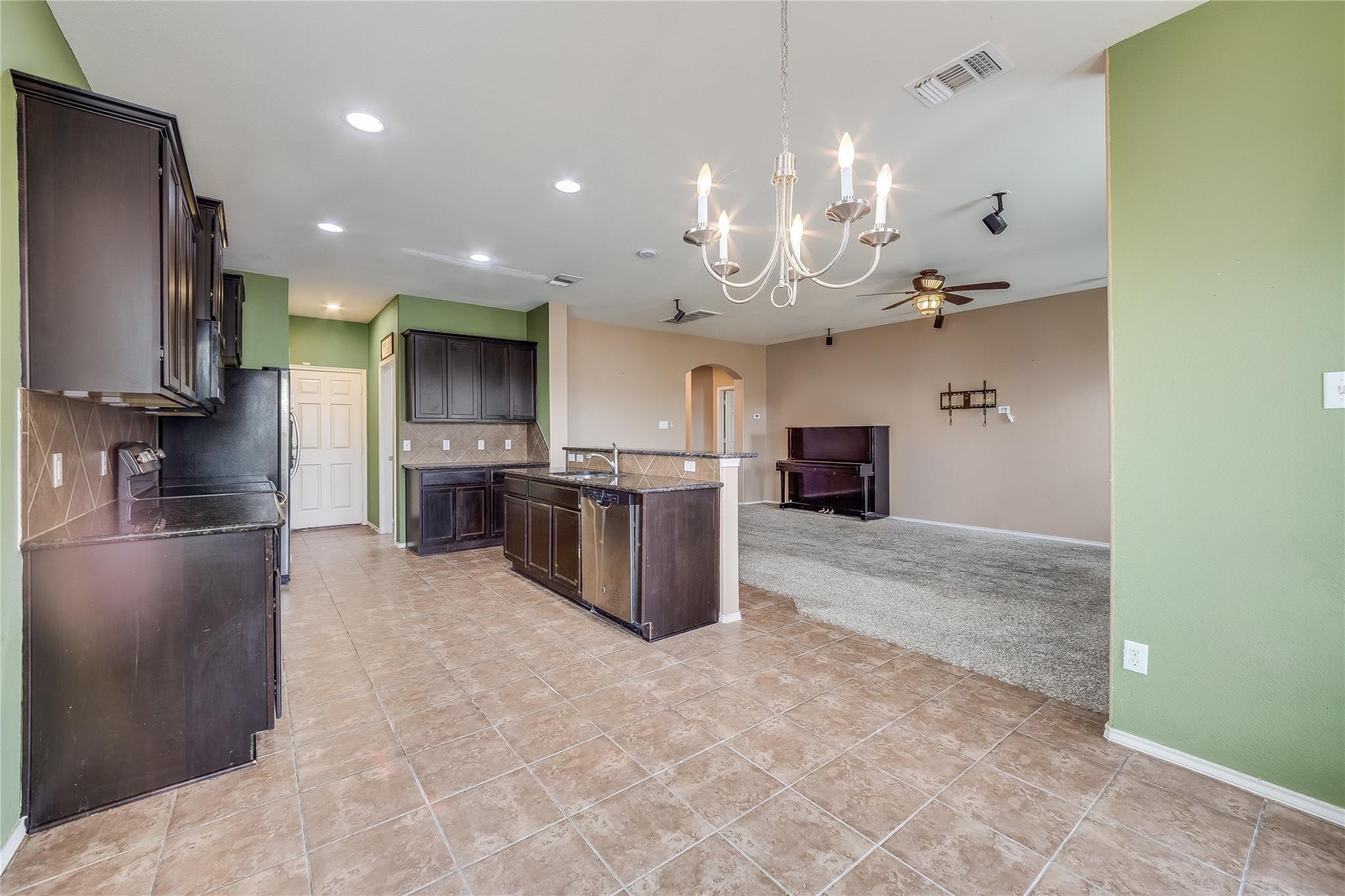 128 Flower Smith Ln, Jarrell, TX 76537