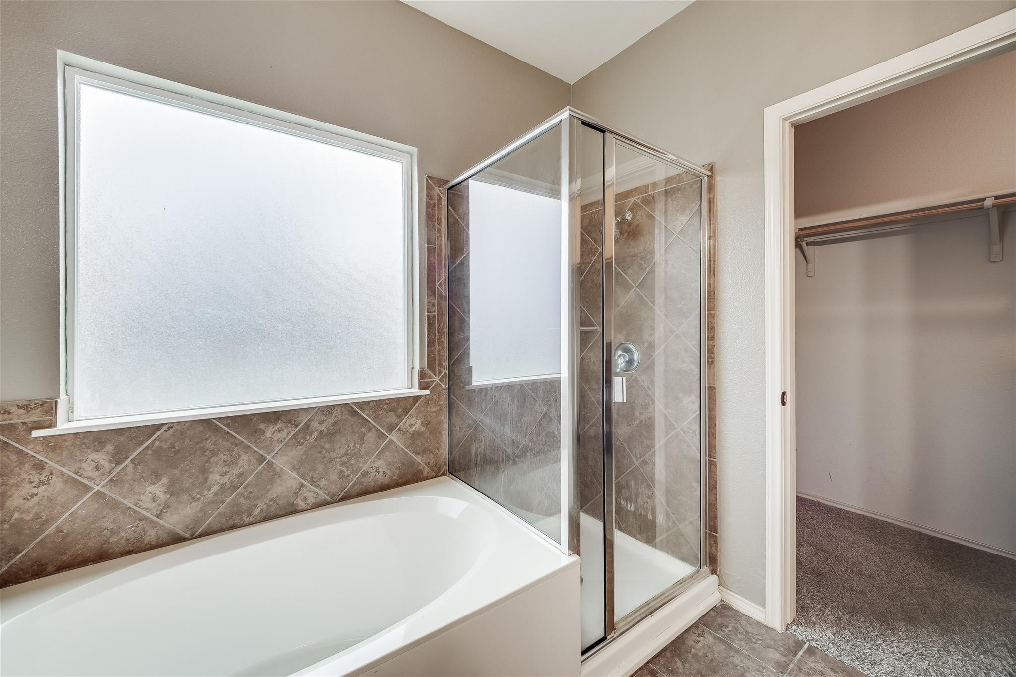 128 Flower Smith Ln, Jarrell, TX 76537