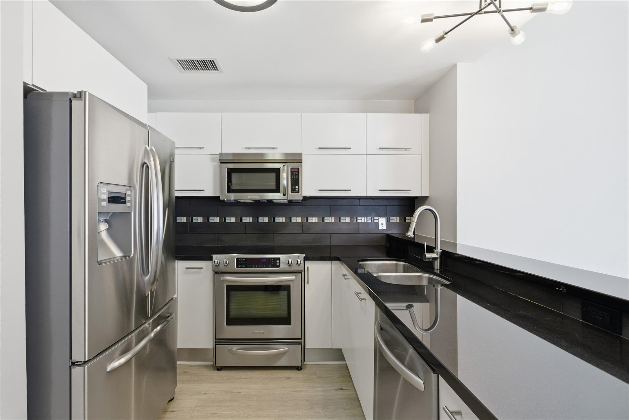 603 Davis St # 703, Austin, TX 78701