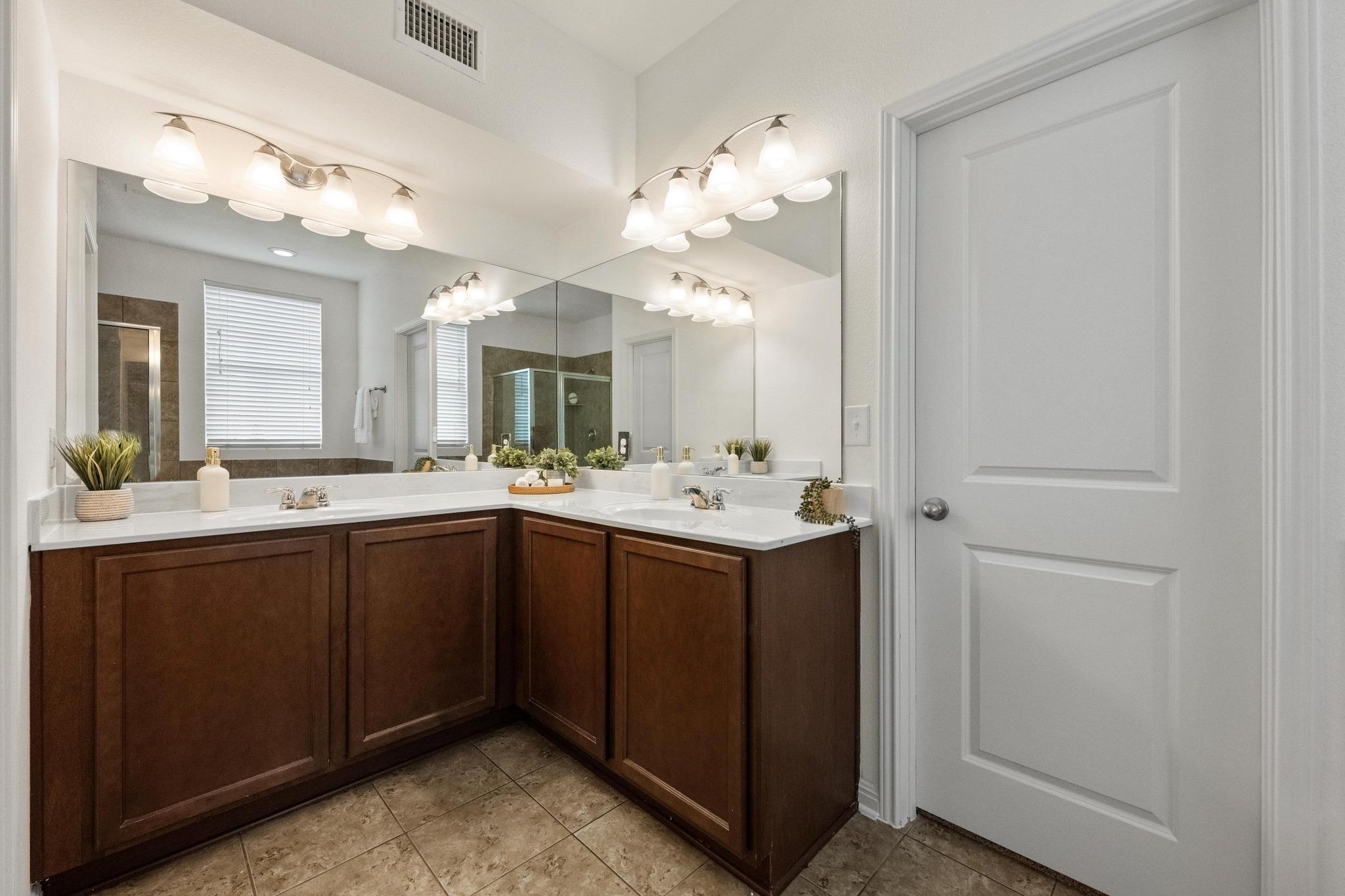 1267 Sanders, Kyle, TX 78640