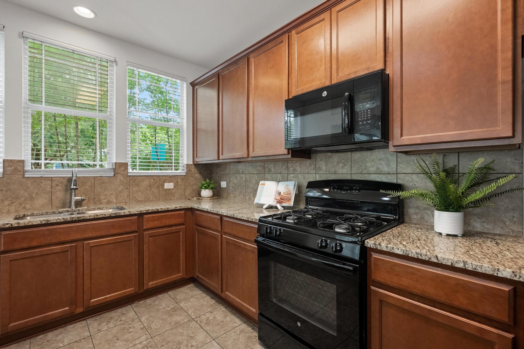 1267 Sanders, Kyle, TX 78640