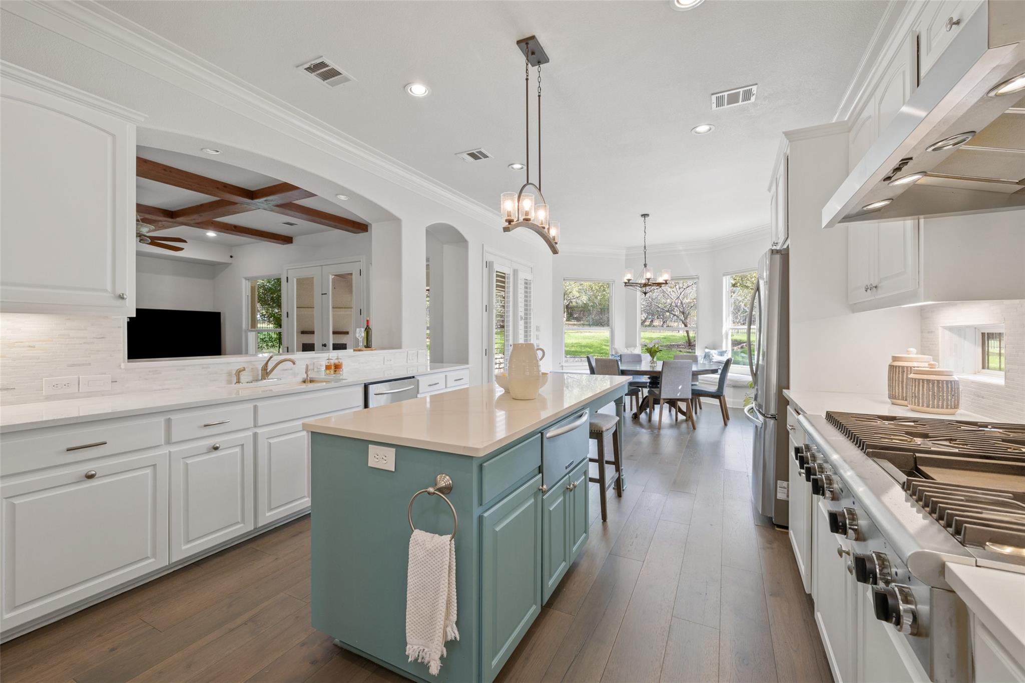 100 Arroyo Claro, Lakeway, TX 78734