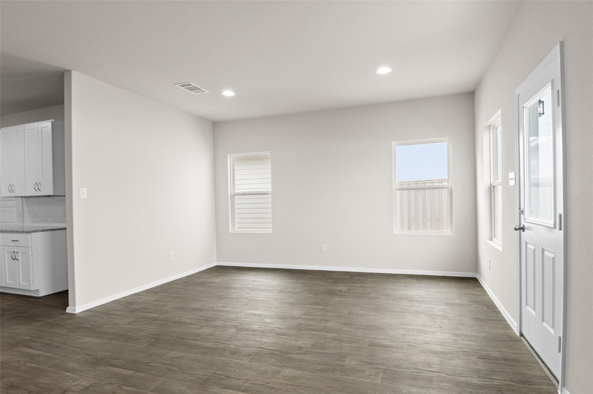 125 Chesterfield Dr, Kyle, TX 78640