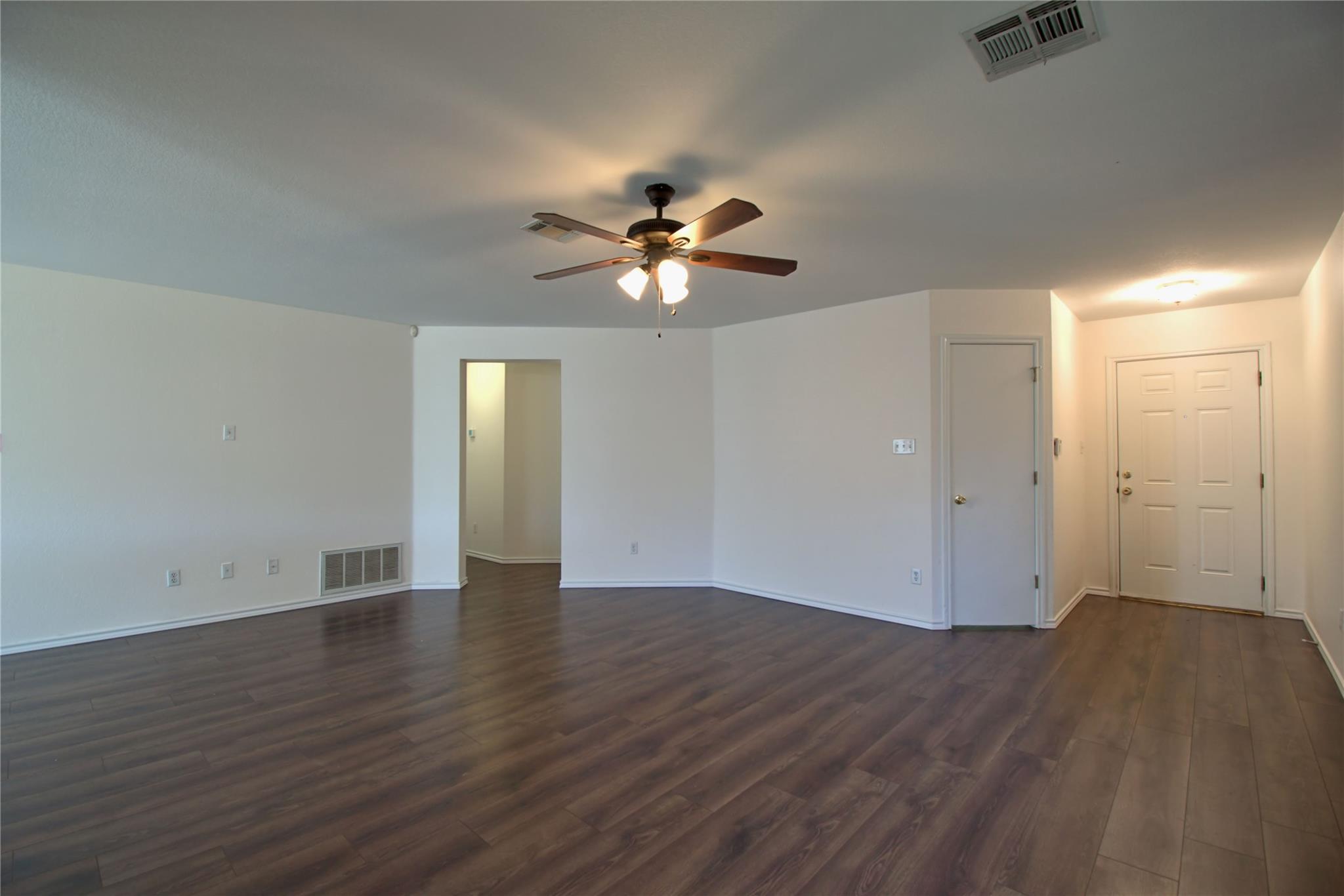 226 Sylvan St, Hutto, TX 78634