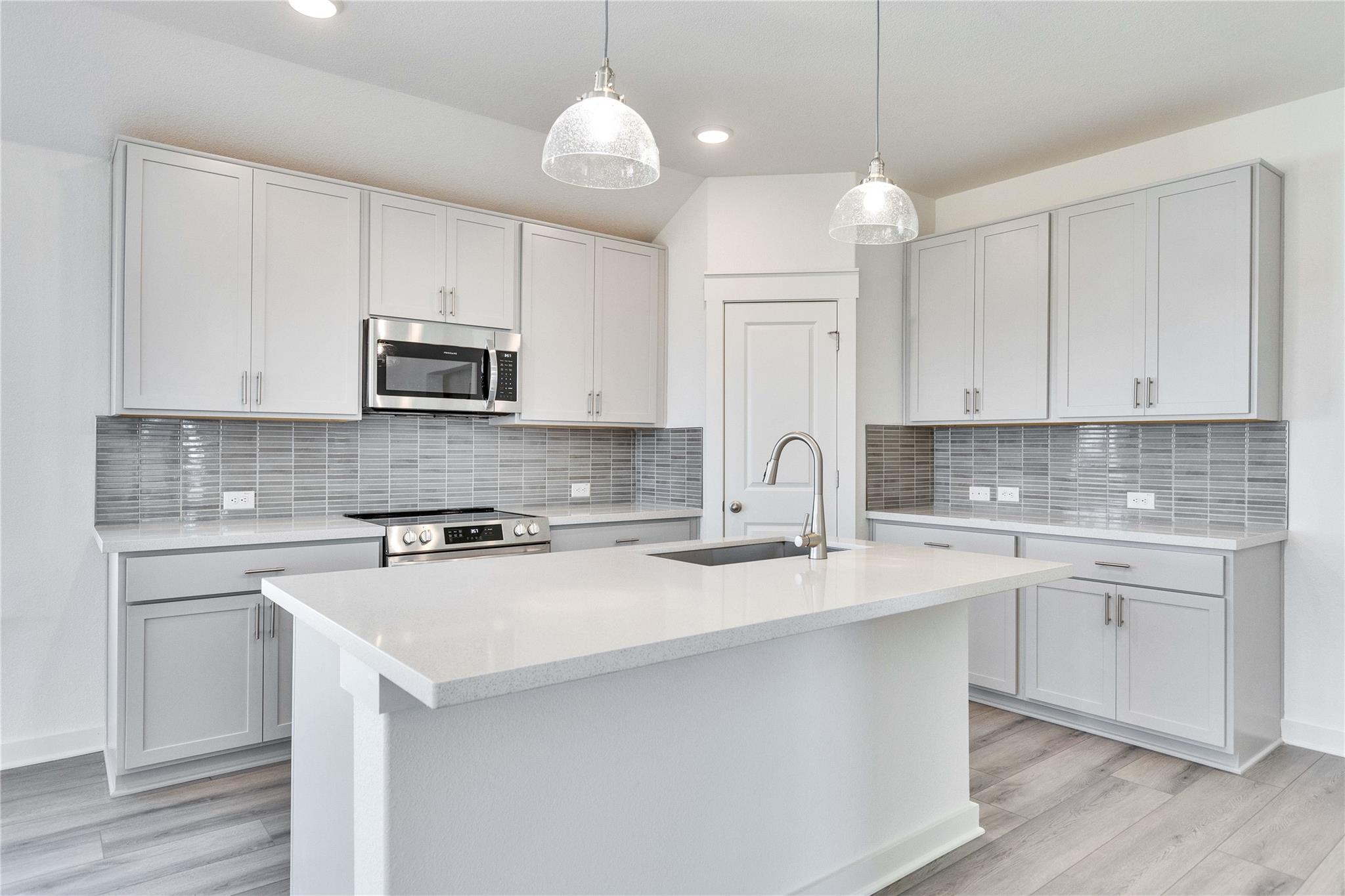 524 Bobcat Creek Dr, Jarrell, TX 76537