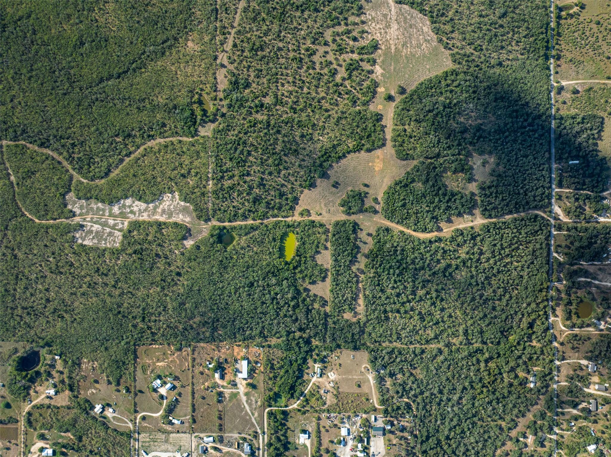 399 Seals Creek Rd, Lockhart, TX 78644