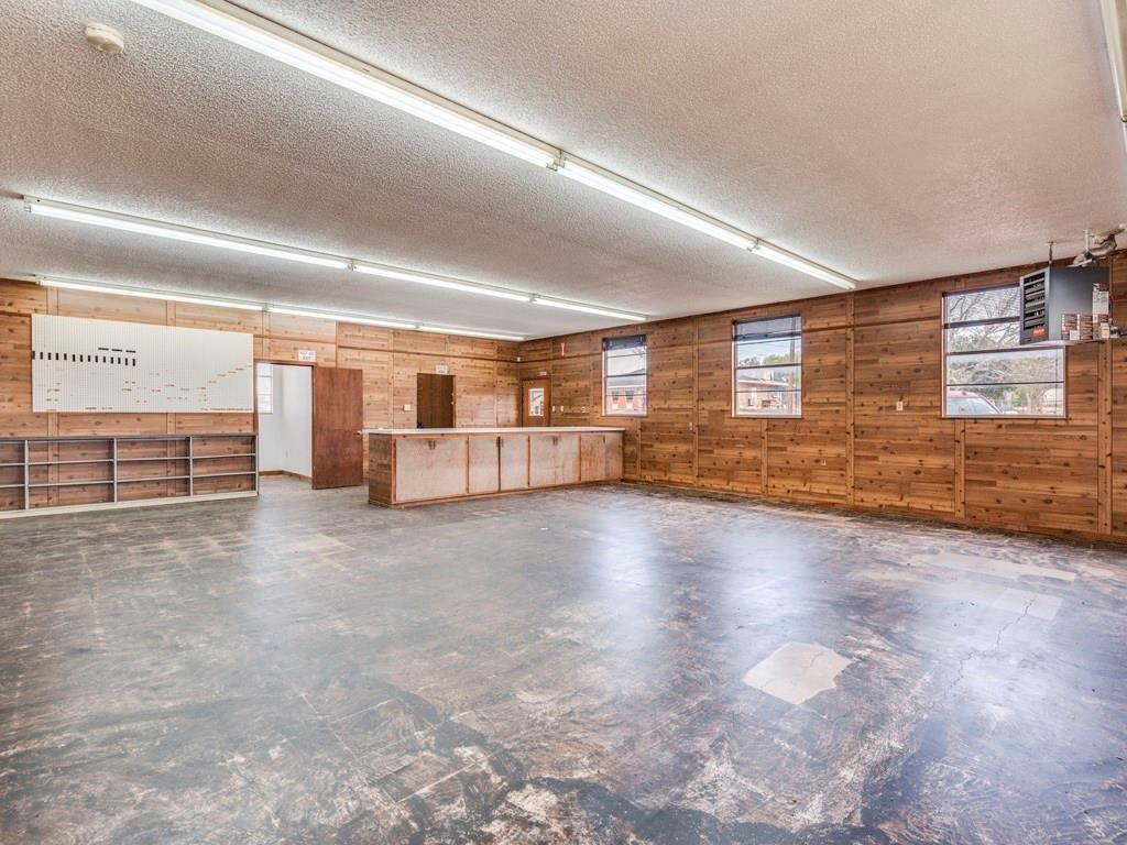 185 S Titus St, Giddings, TX 78942