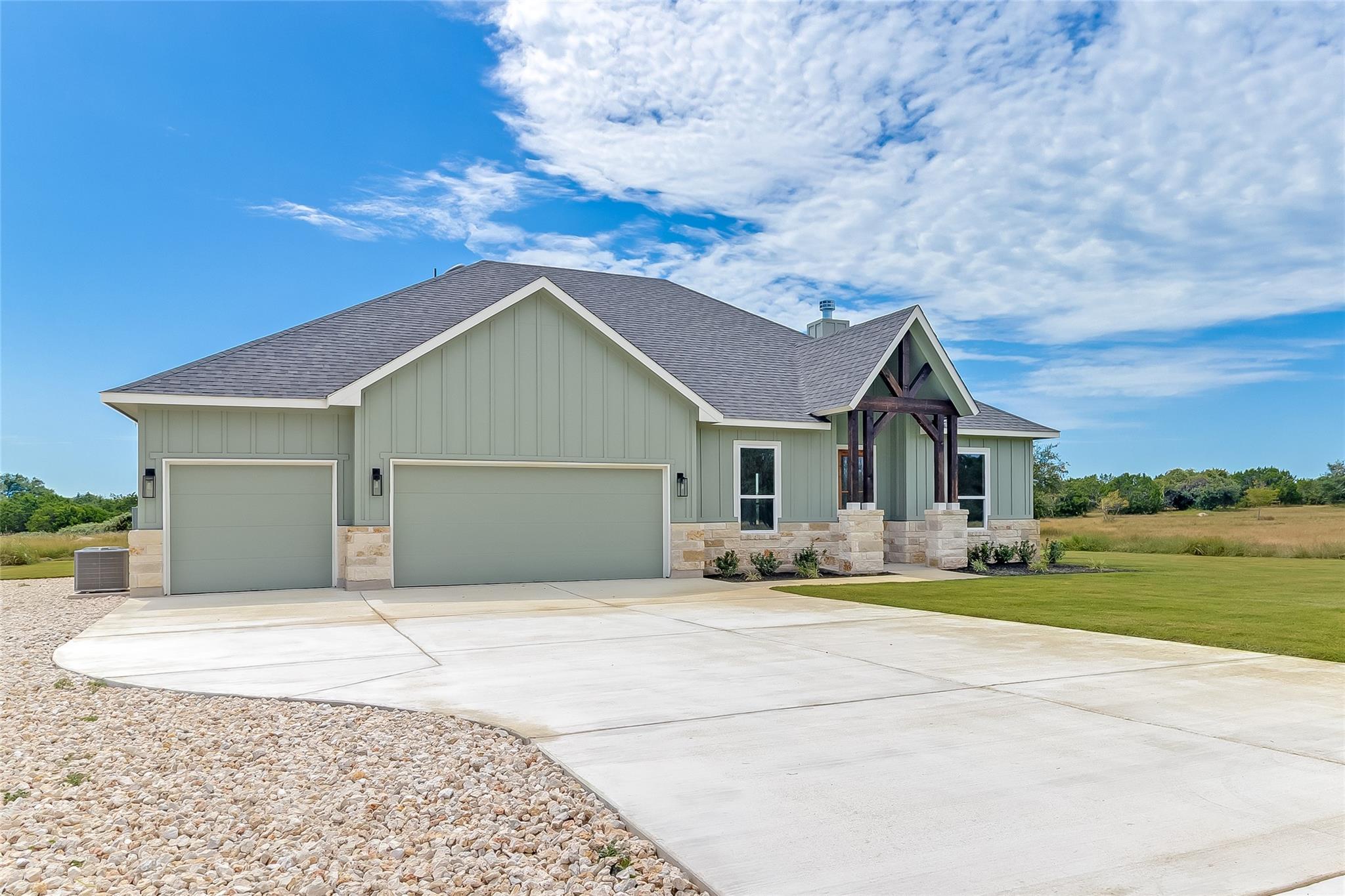 111 Draper Ln, Bertram, TX 78605