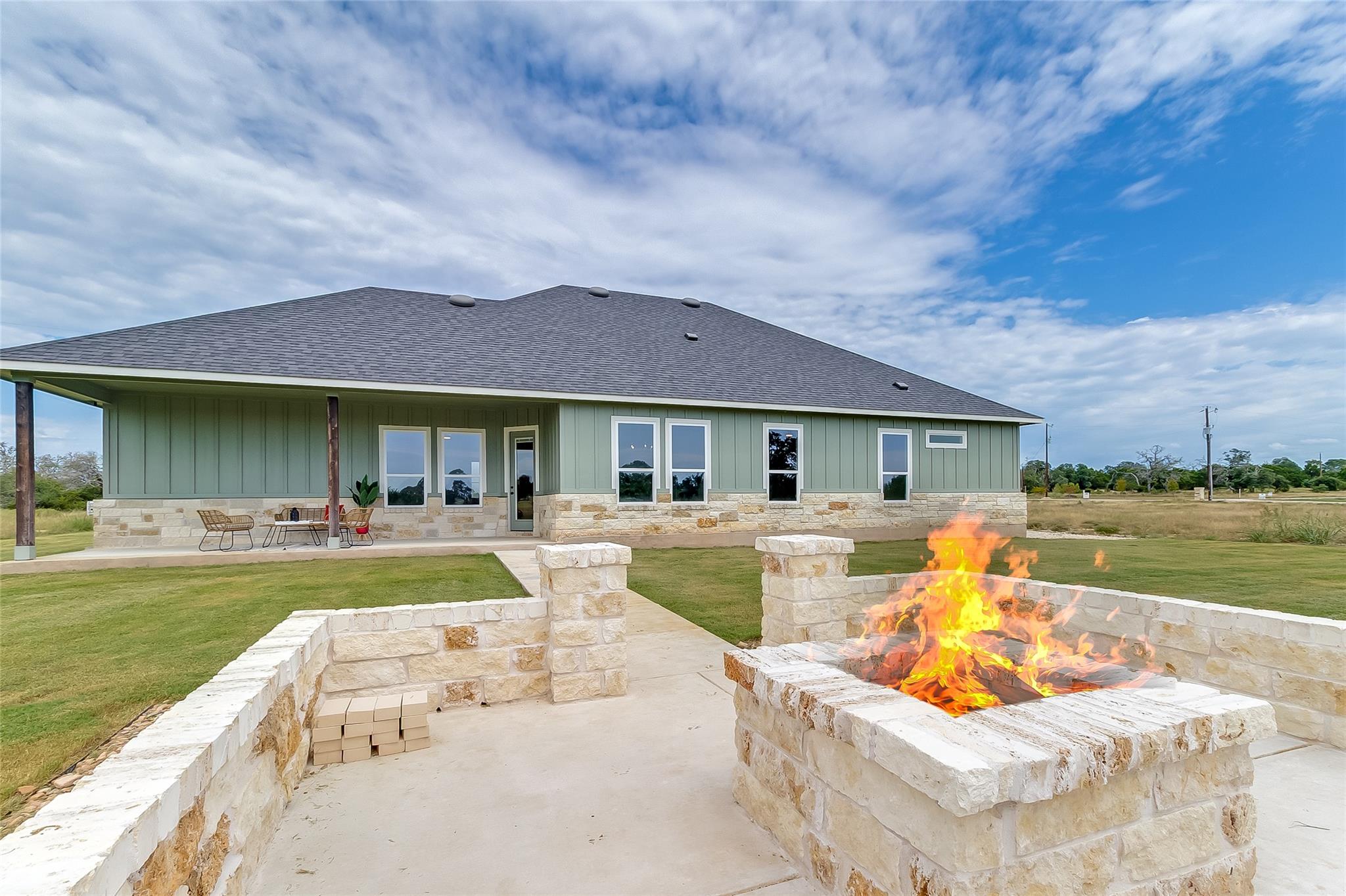 111 Draper Ln, Bertram, TX 78605
