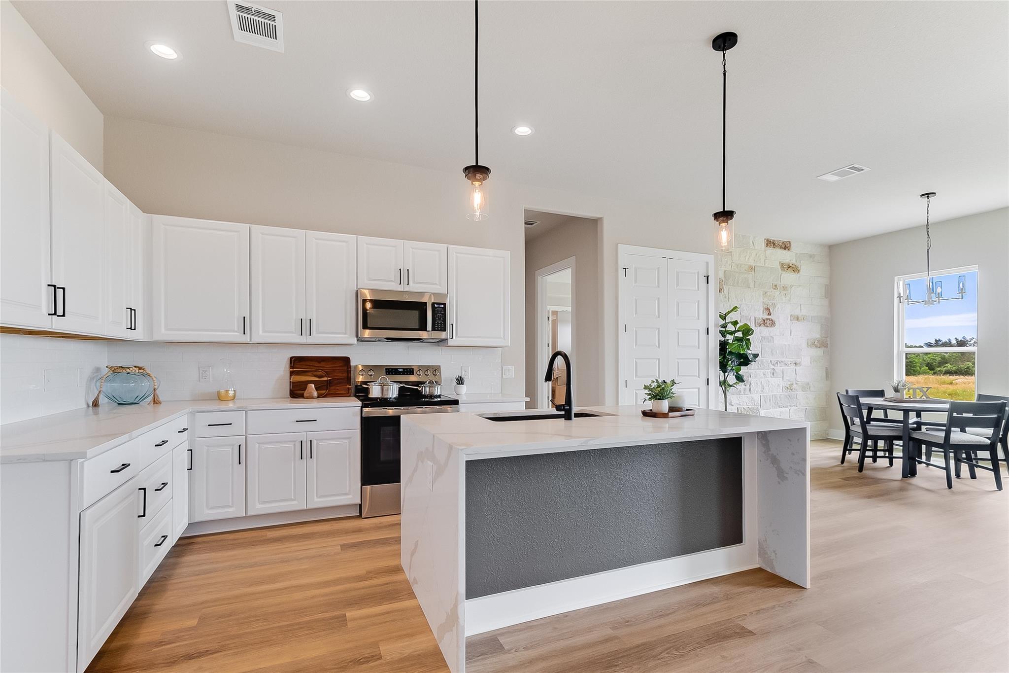 111 Draper Ln, Bertram, TX 78605