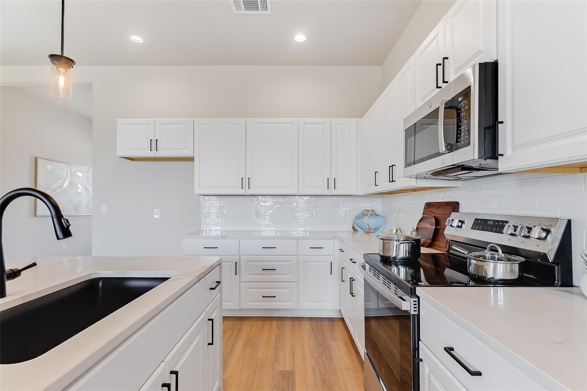 111 Draper Ln, Bertram, TX 78605