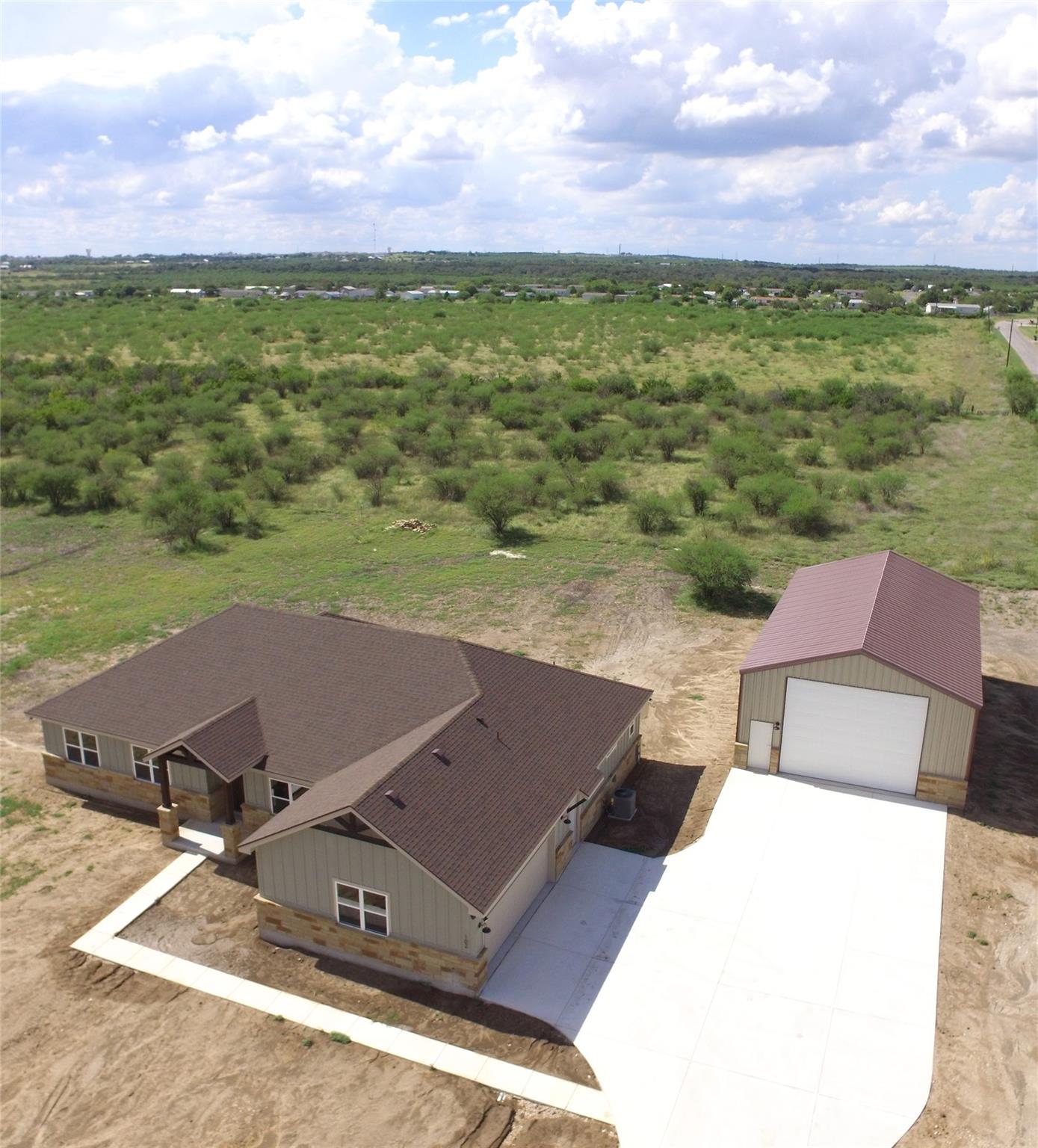 102 Wild Persimmon Trl, Marion, TX 78124