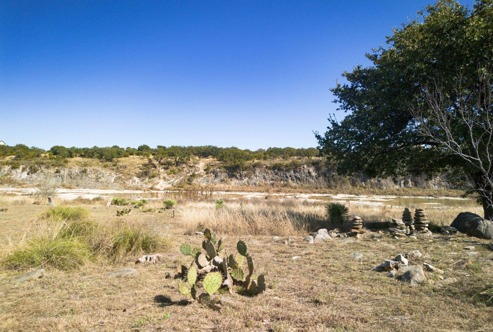 900 Rio Vista Rd, Johnson City, TX 78636