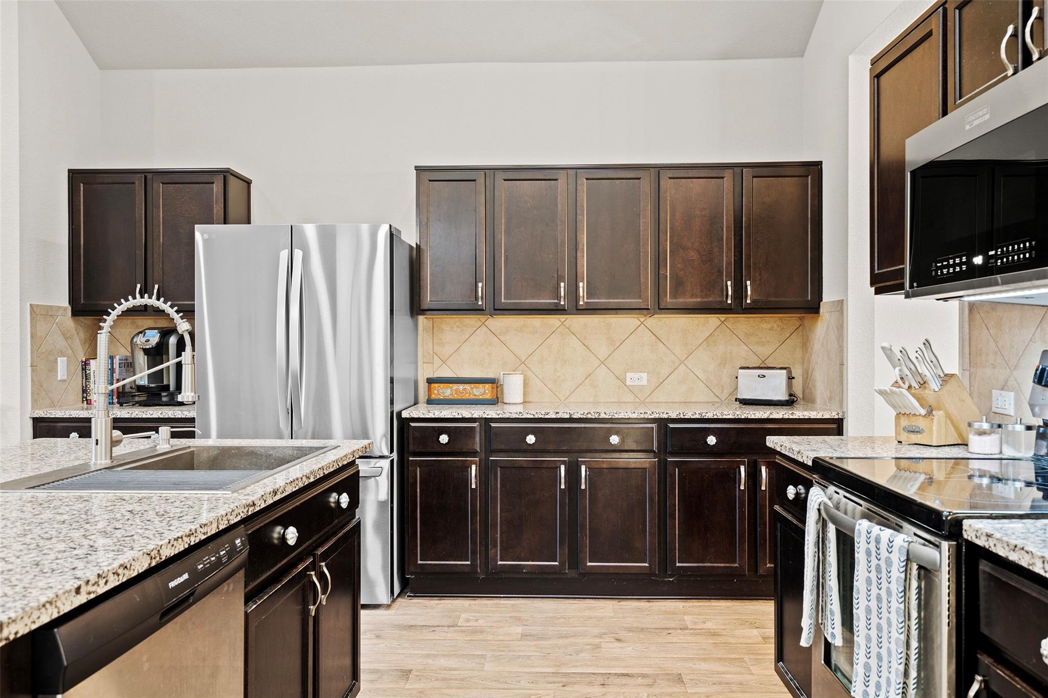 204 Armano Bayou Way, Hutto, TX 78634