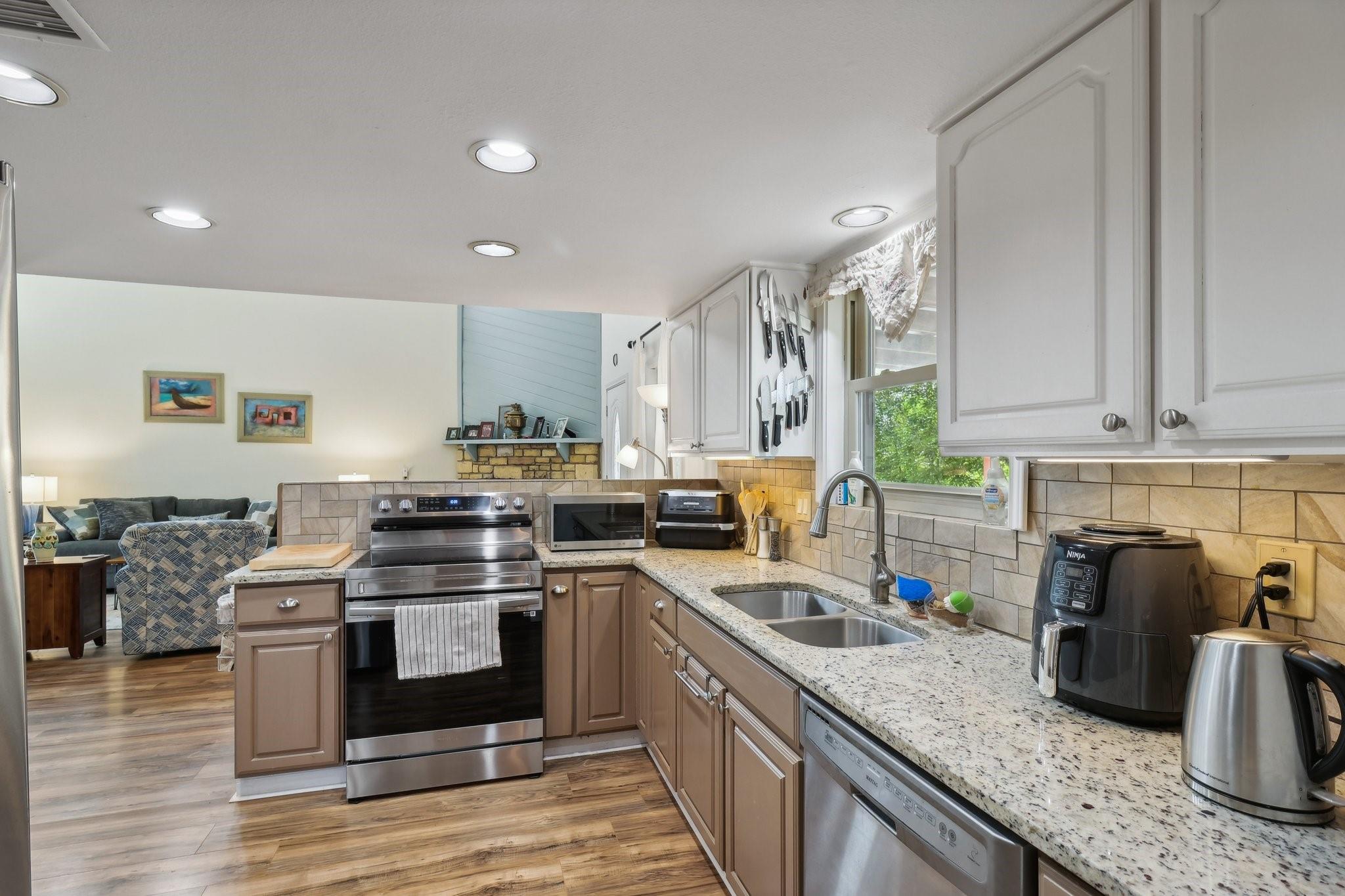 775 RAMBLEWOOD Dr, Canyon Lake, TX 78133