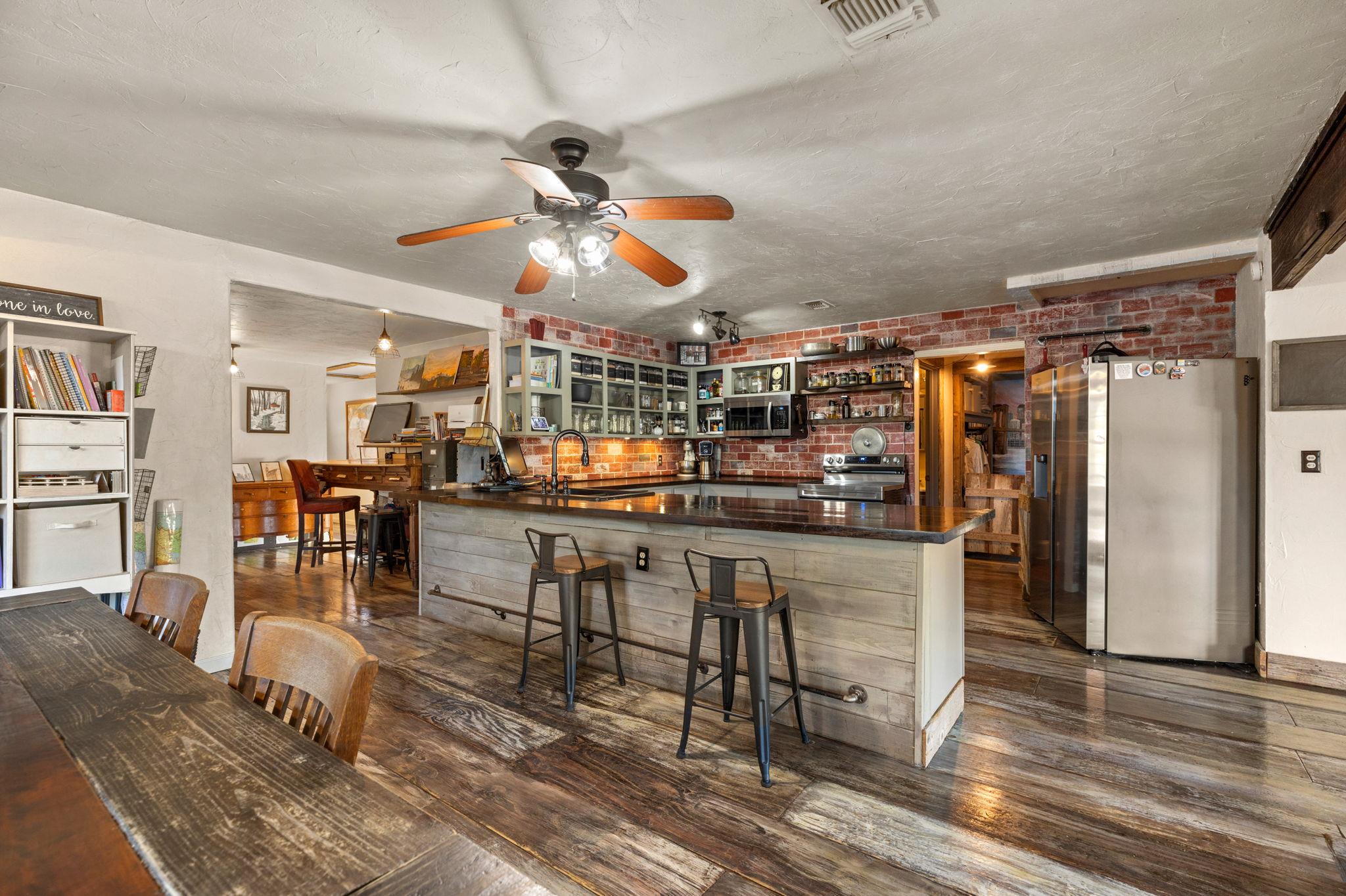 1600 Alpine Trl, San Marcos, TX 78666