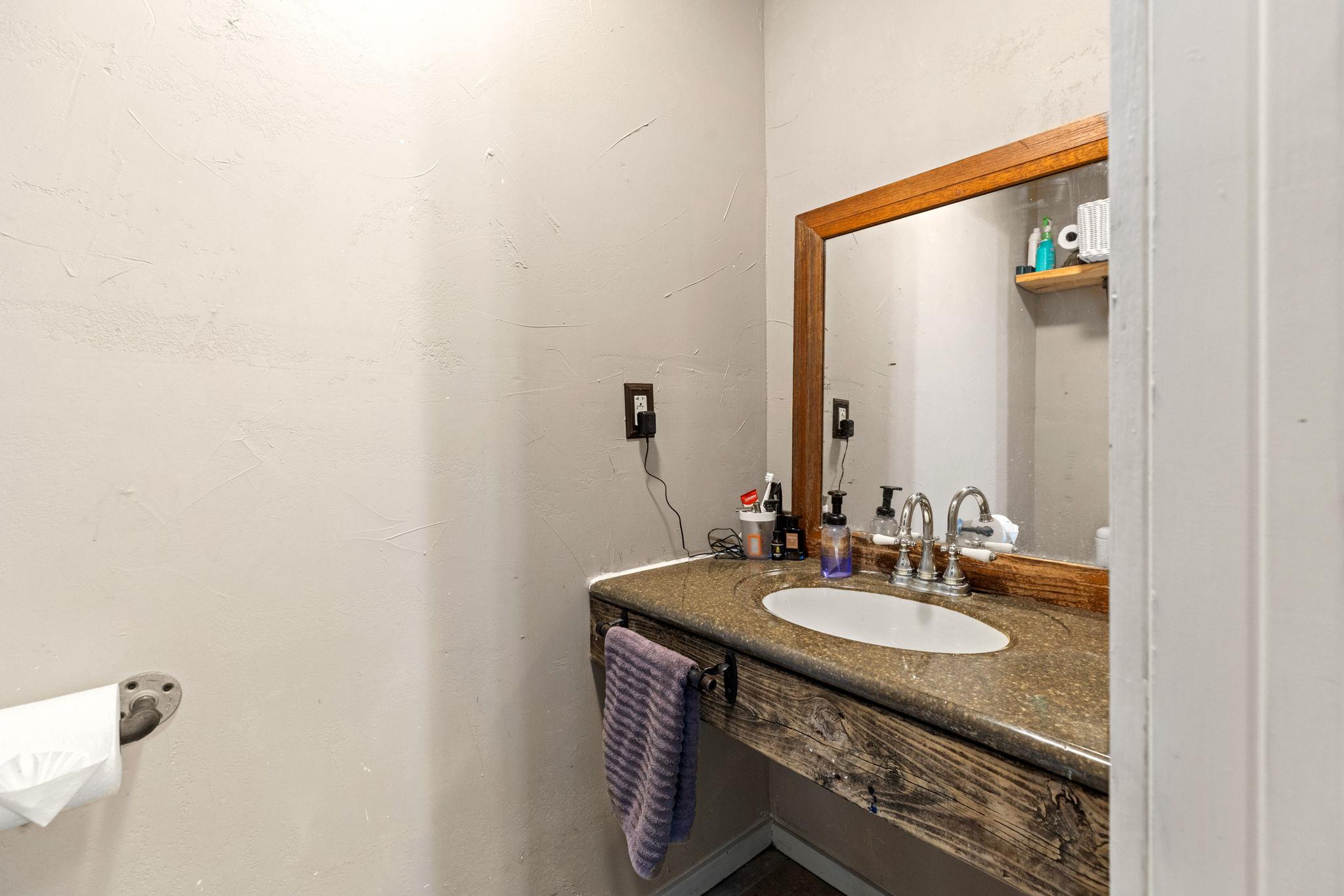 1600 Alpine Trl, San Marcos, TX 78666