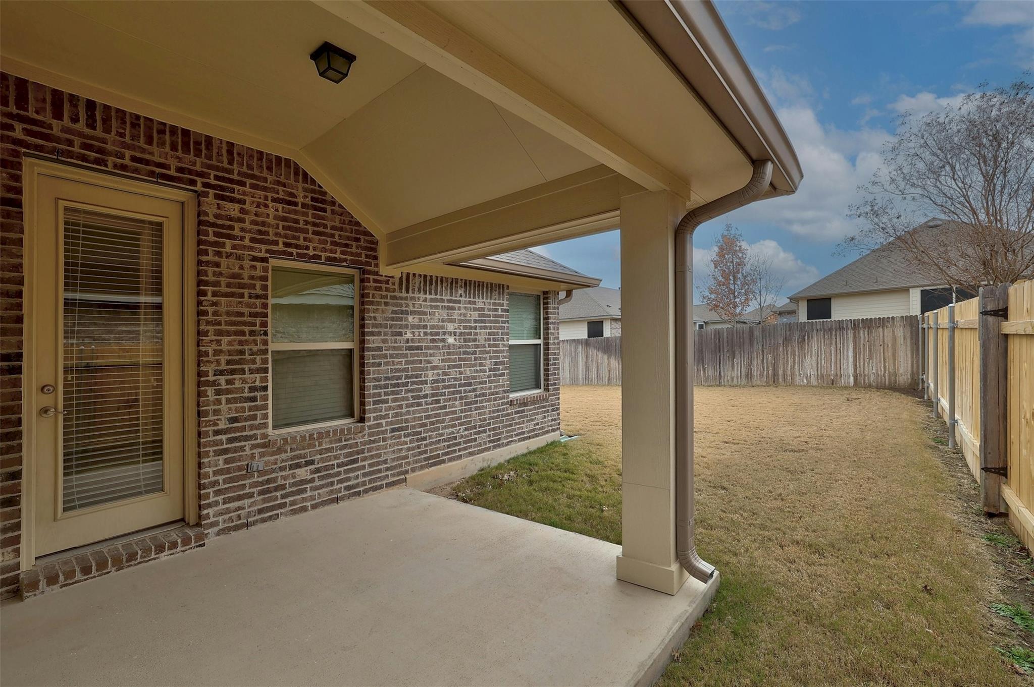 332 Lightcliff St, Hutto, TX 78634