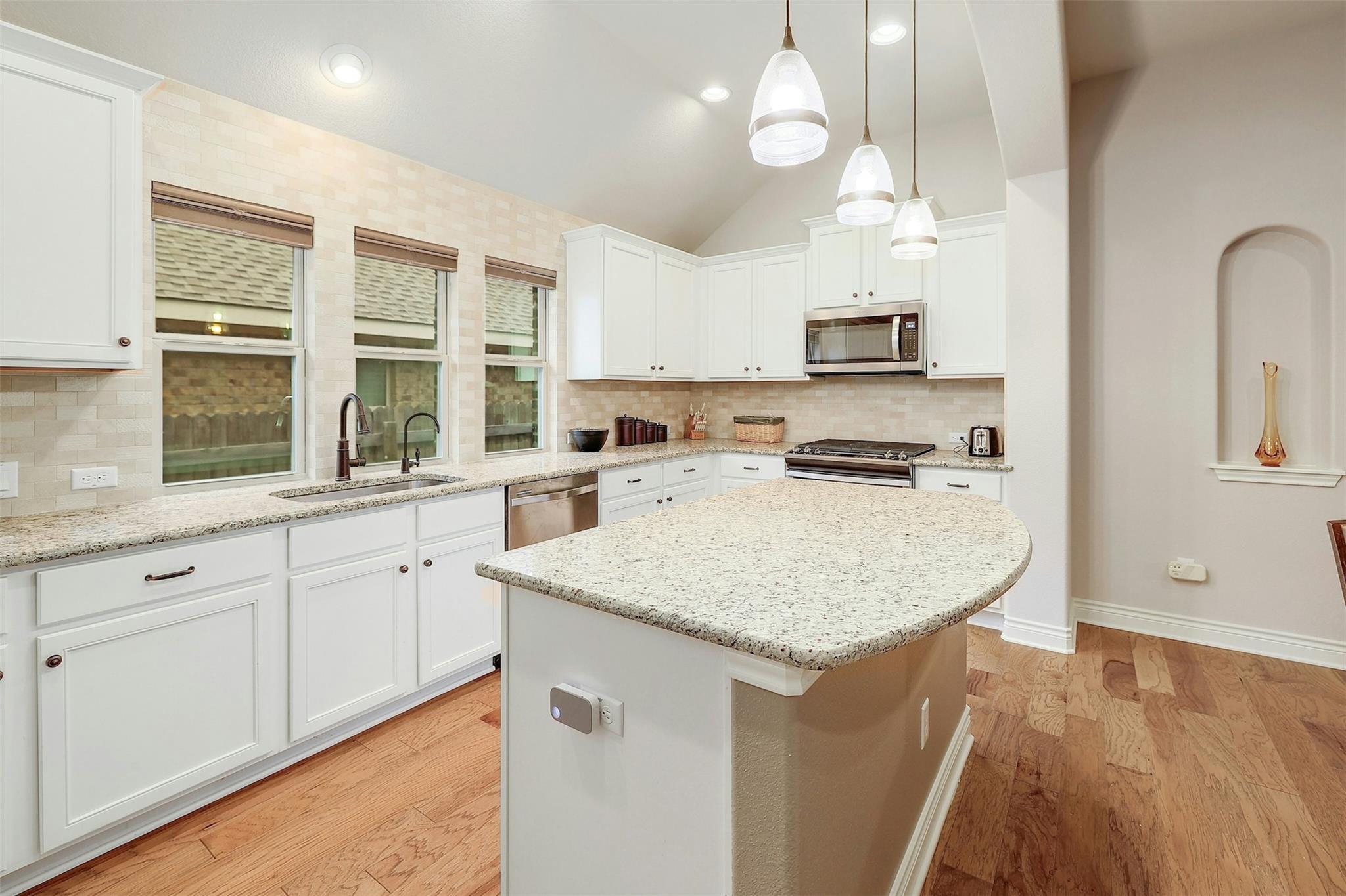 332 Lightcliff St, Hutto, TX 78634