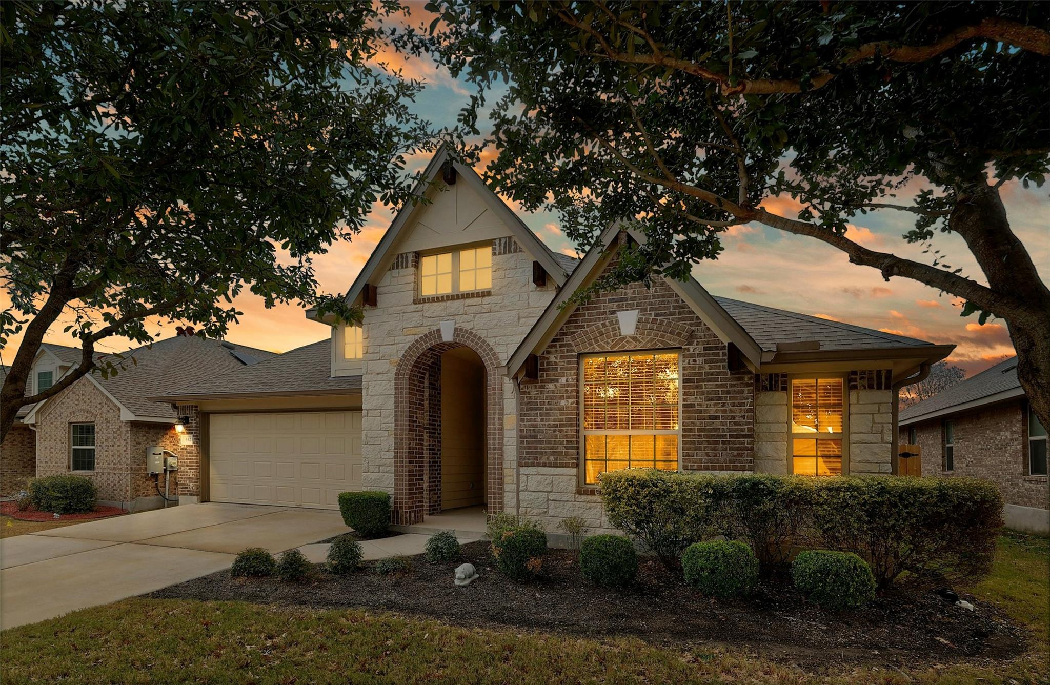 332 Lightcliff St, Hutto, TX 78634