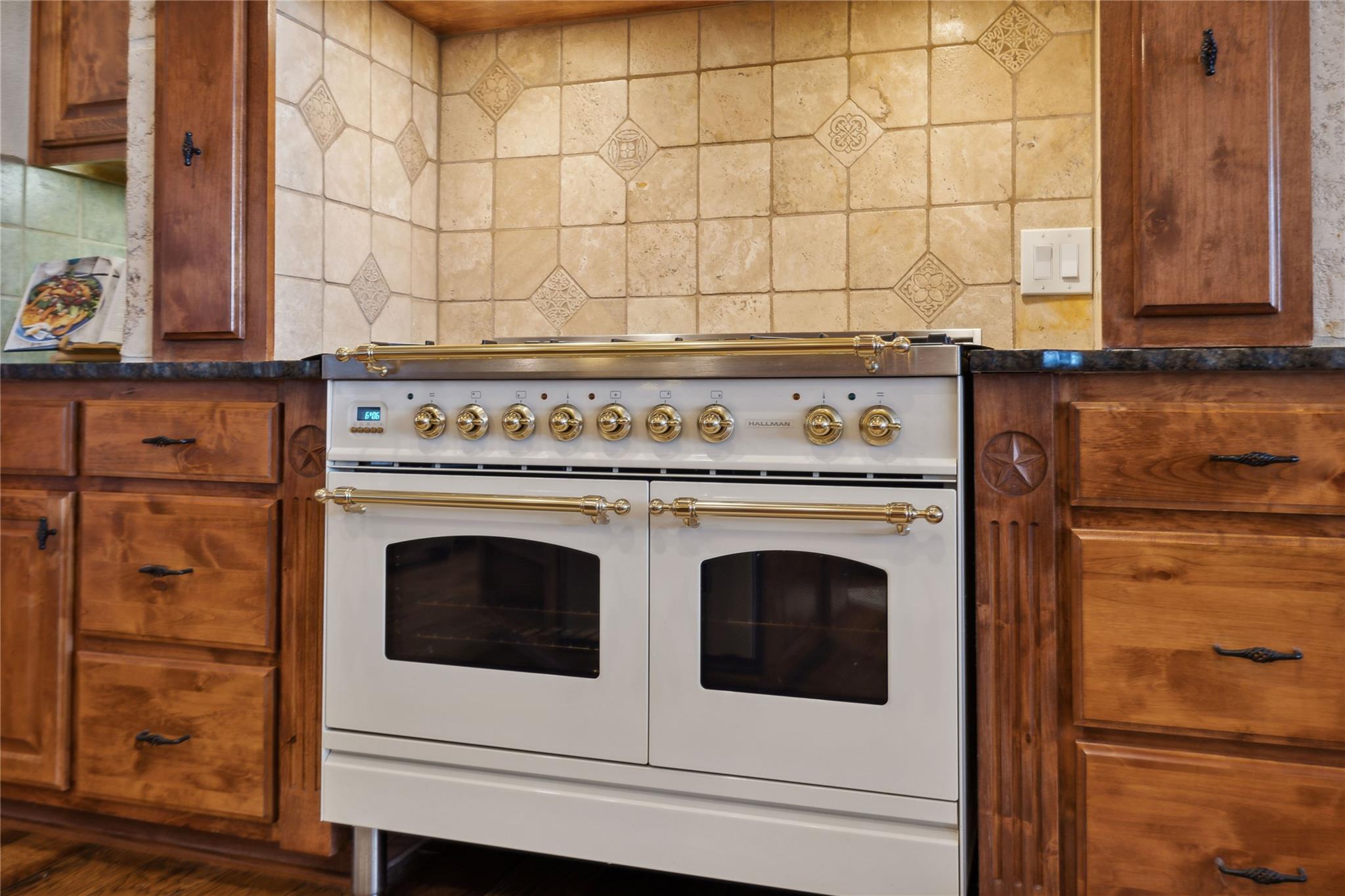 169 Royal Oaks Hill, Fredericksburg, TX 78624