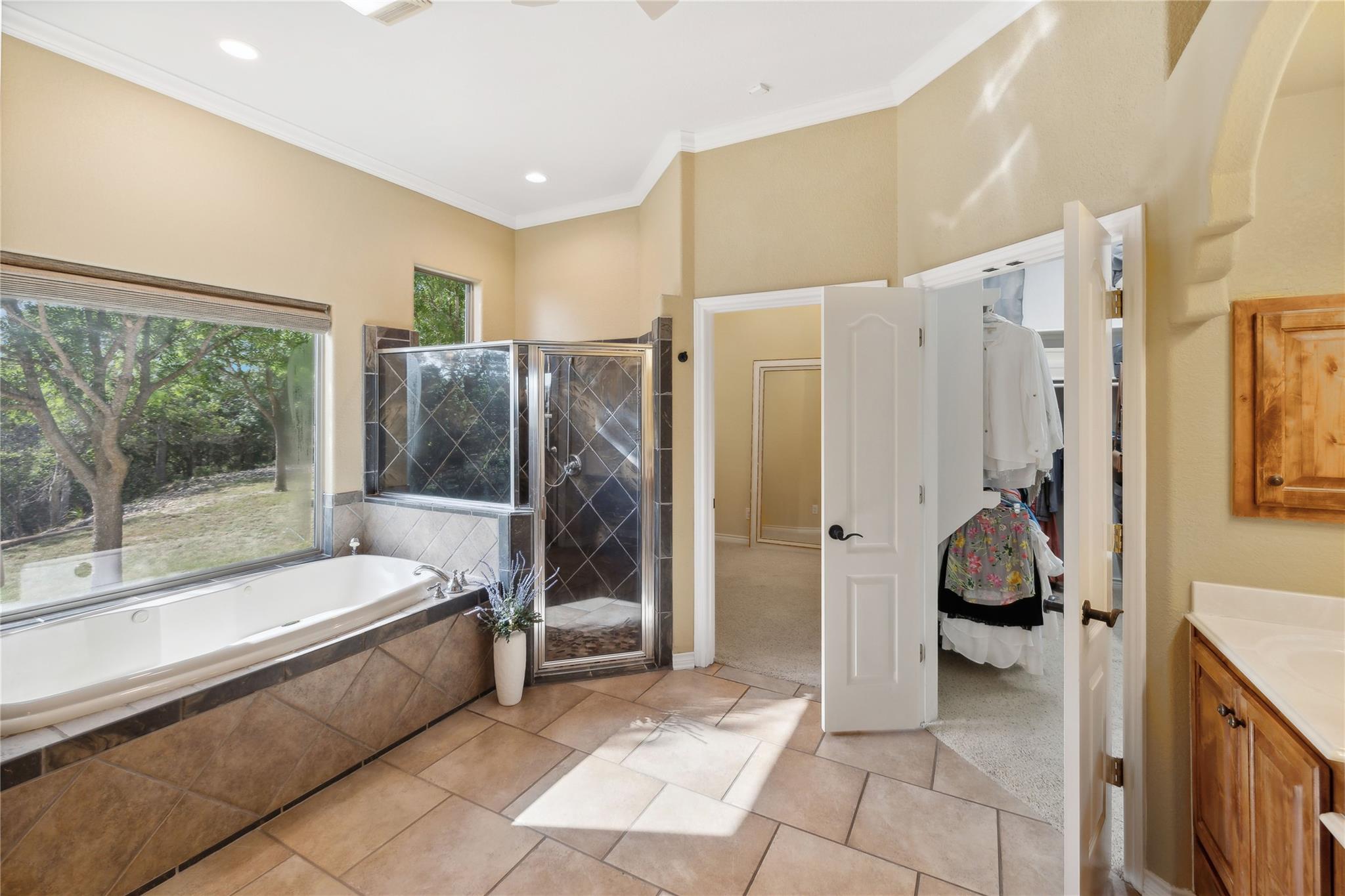 169 Royal Oaks Hill, Fredericksburg, TX 78624