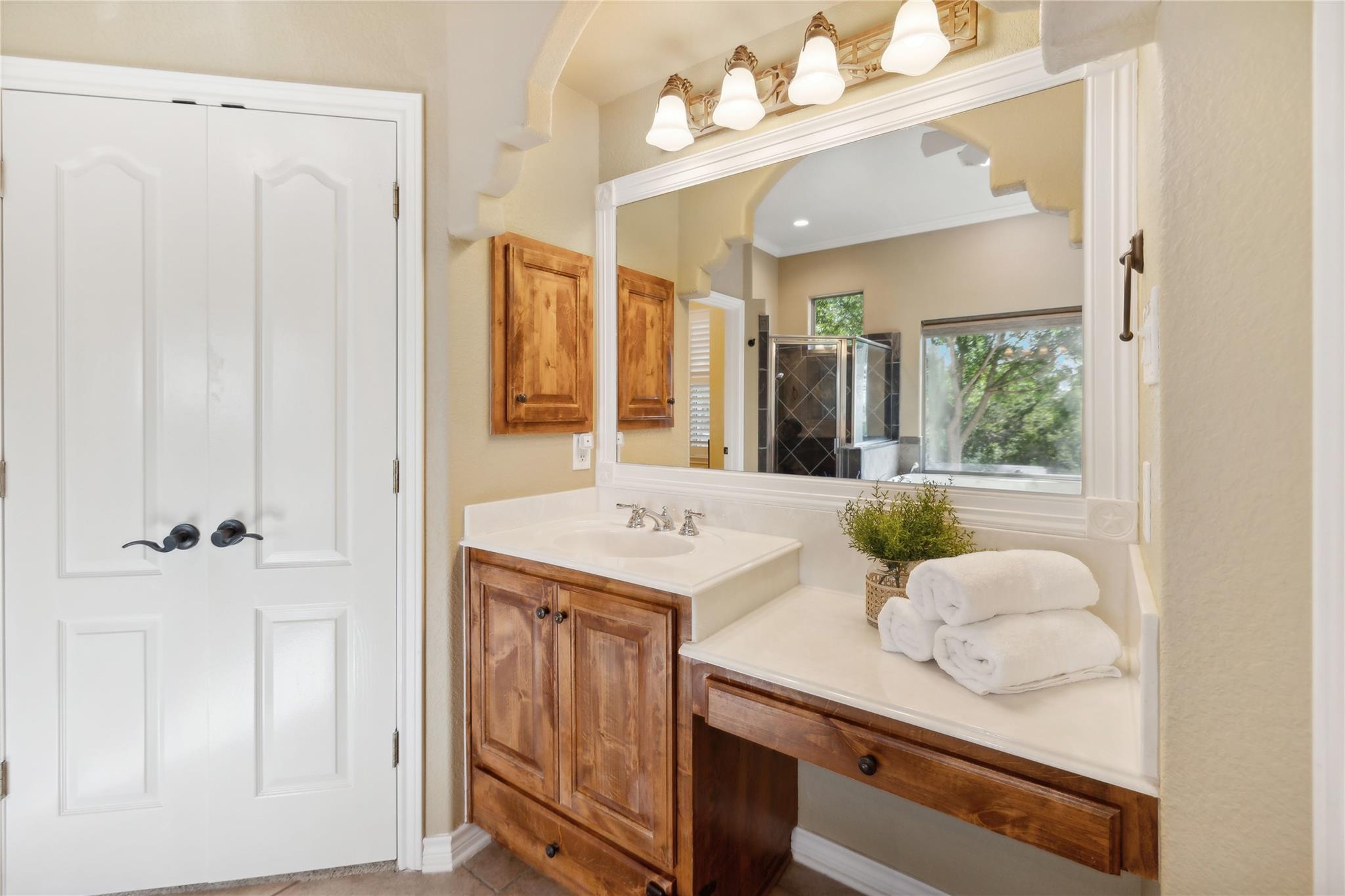 169 Royal Oaks Hill, Fredericksburg, TX 78624