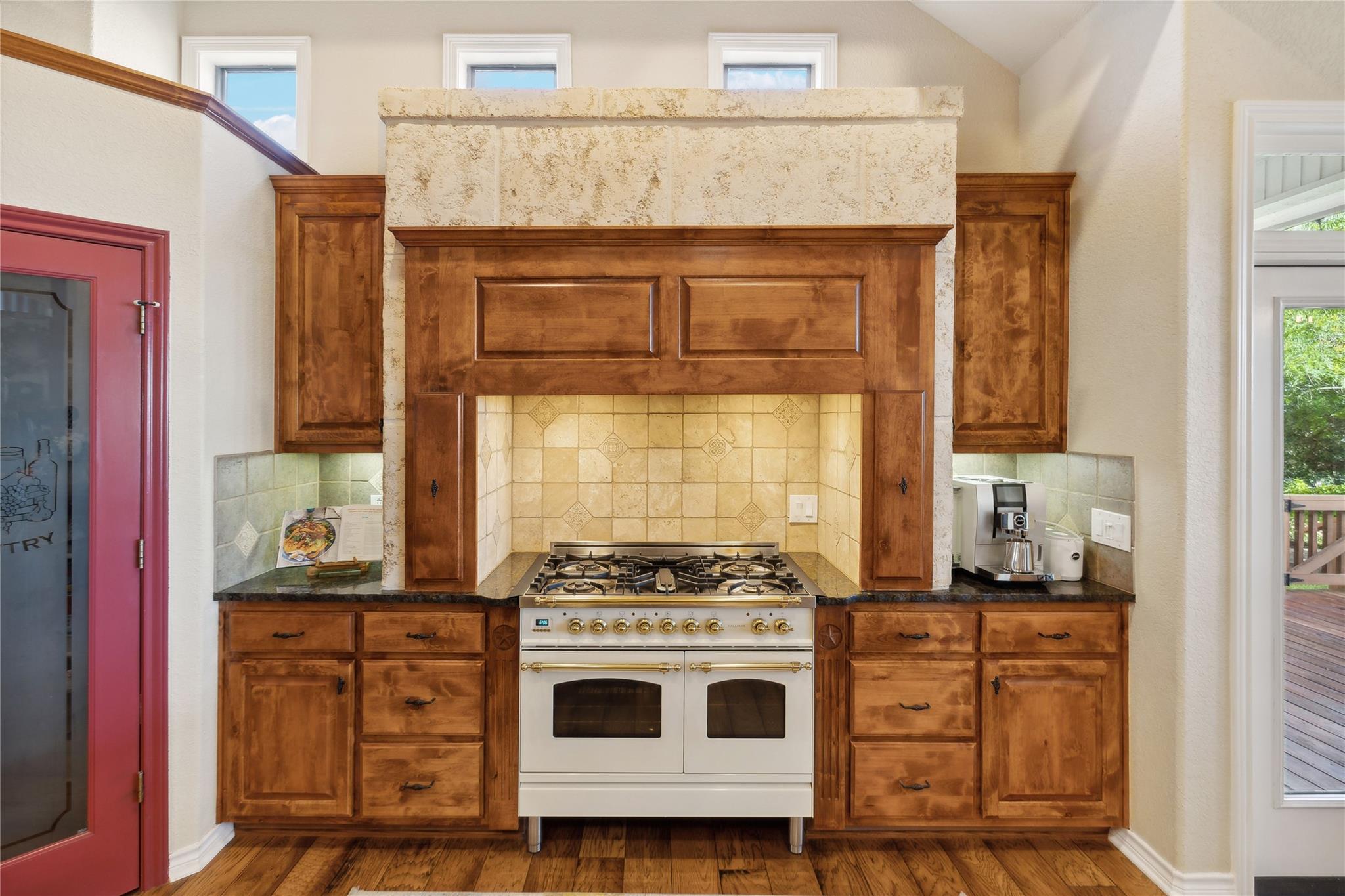 169 Royal Oaks Hill, Fredericksburg, TX 78624