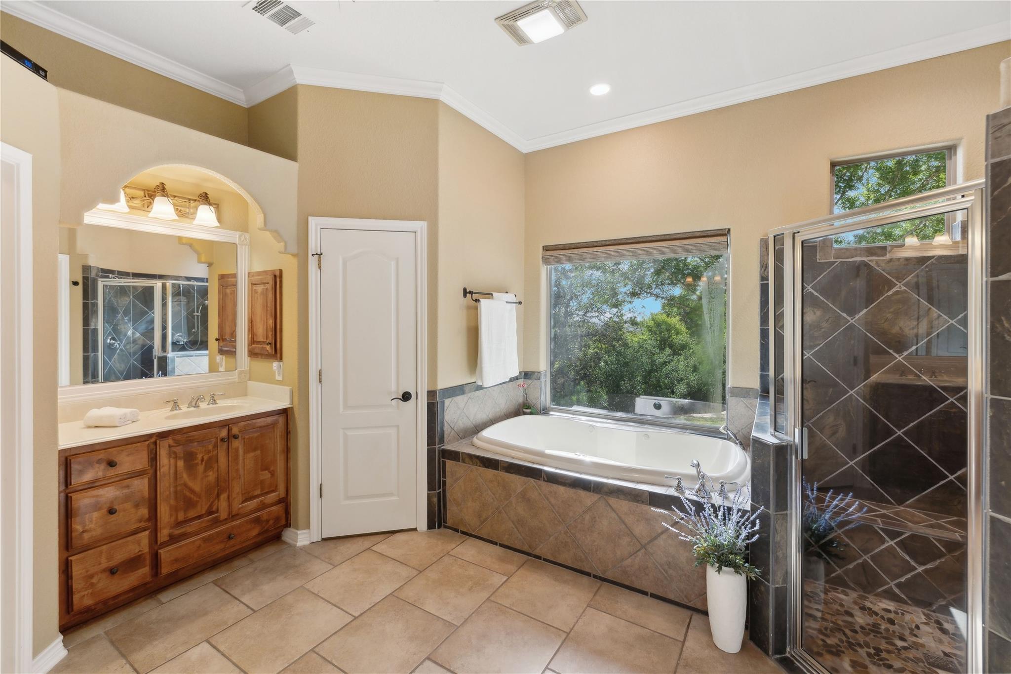 169 Royal Oaks Hill, Fredericksburg, TX 78624