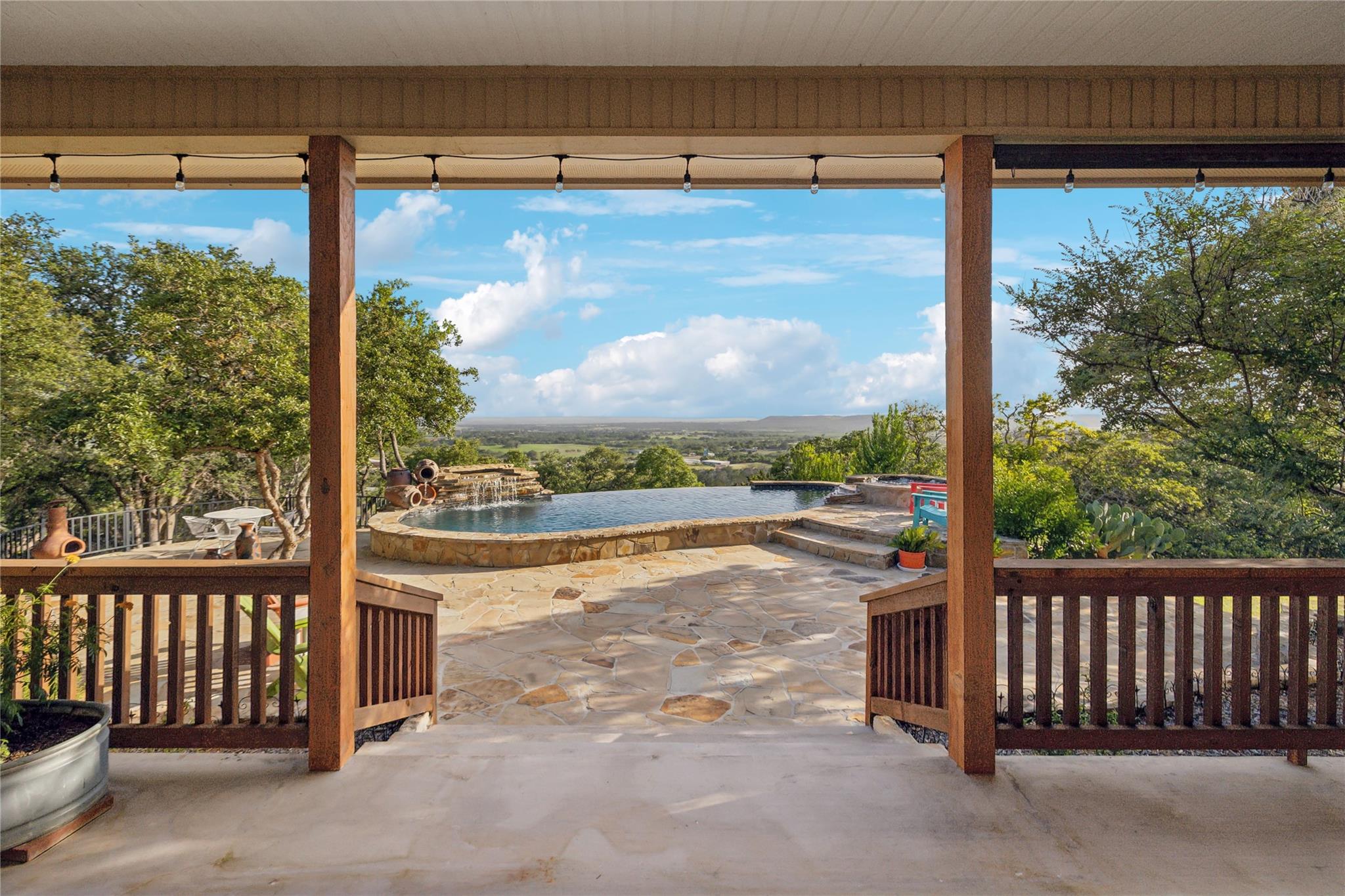 169 Royal Oaks Hill, Fredericksburg, TX 78624