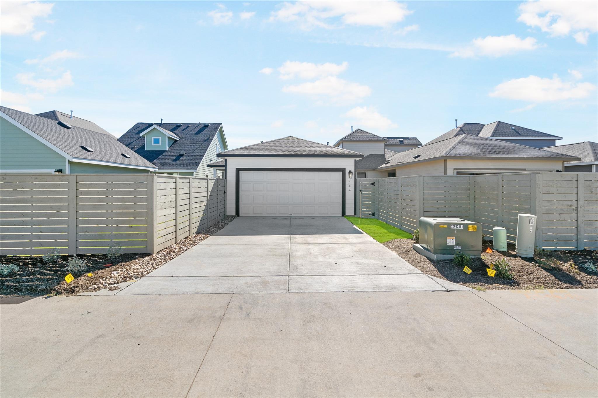 186 Weaver Ln, Bastrop, TX 78602