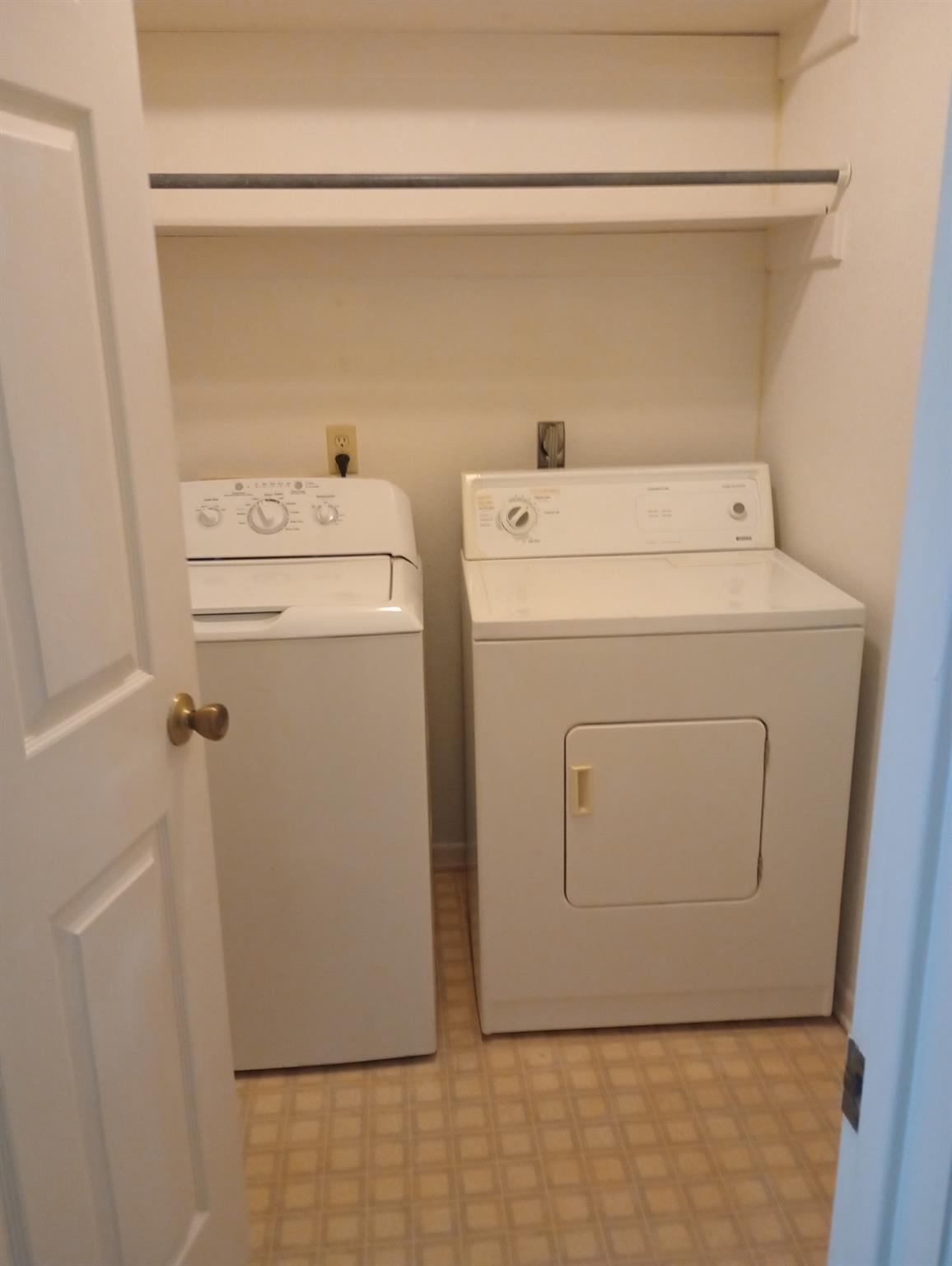 728 W San Antonio St # 102 B, Lockhart, TX 78644