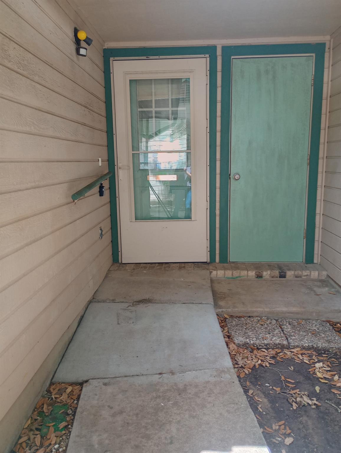 728 W San Antonio St # 102 B, Lockhart, TX 78644