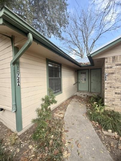 728 W San Antonio St # 728 A, Lockhart, TX 78644