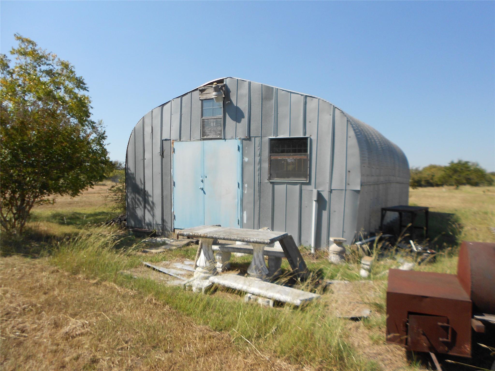 377 Crooked Rd, Dale, TX 78616